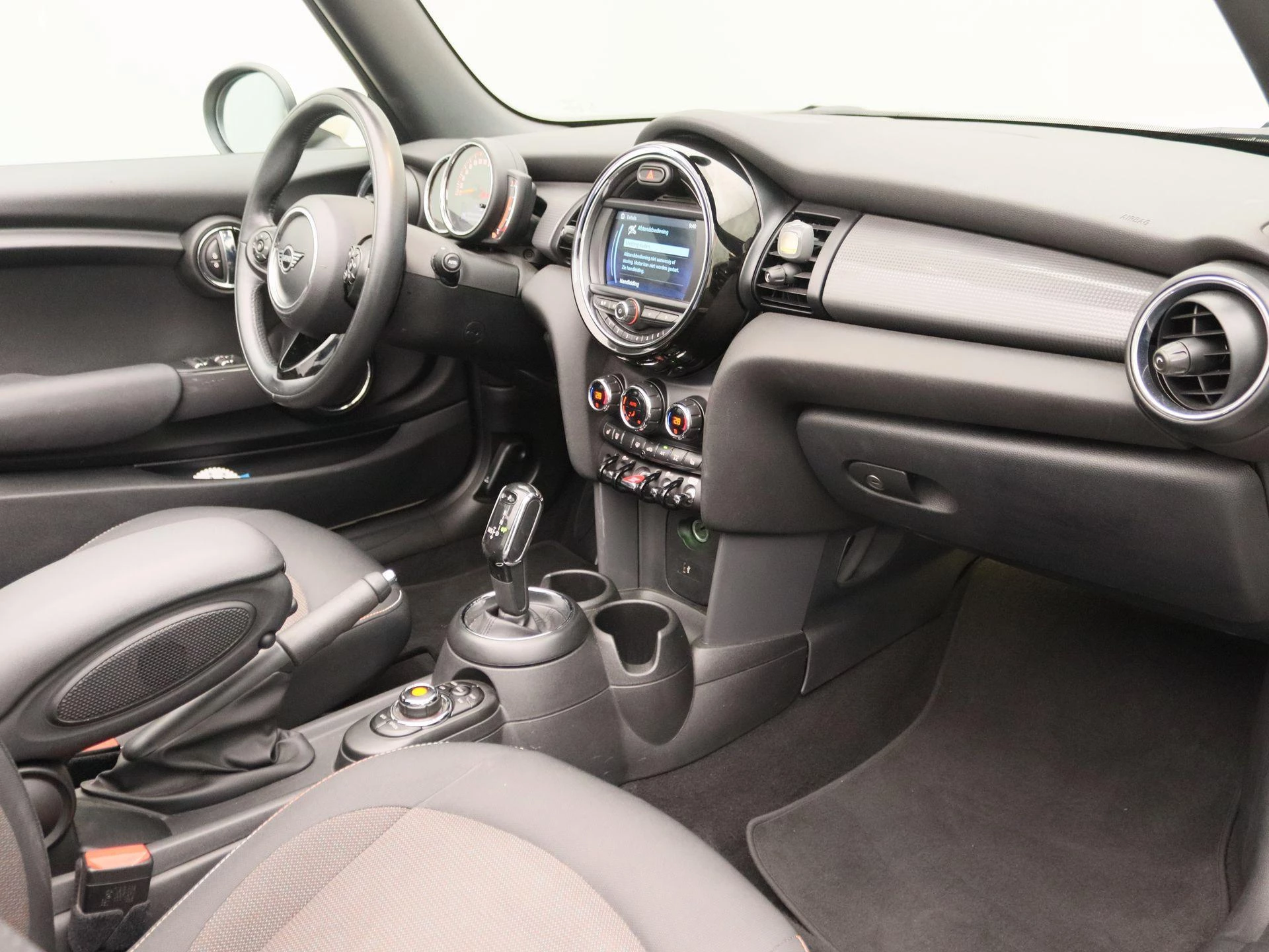 MINI-Cooper Cabrio-image-22