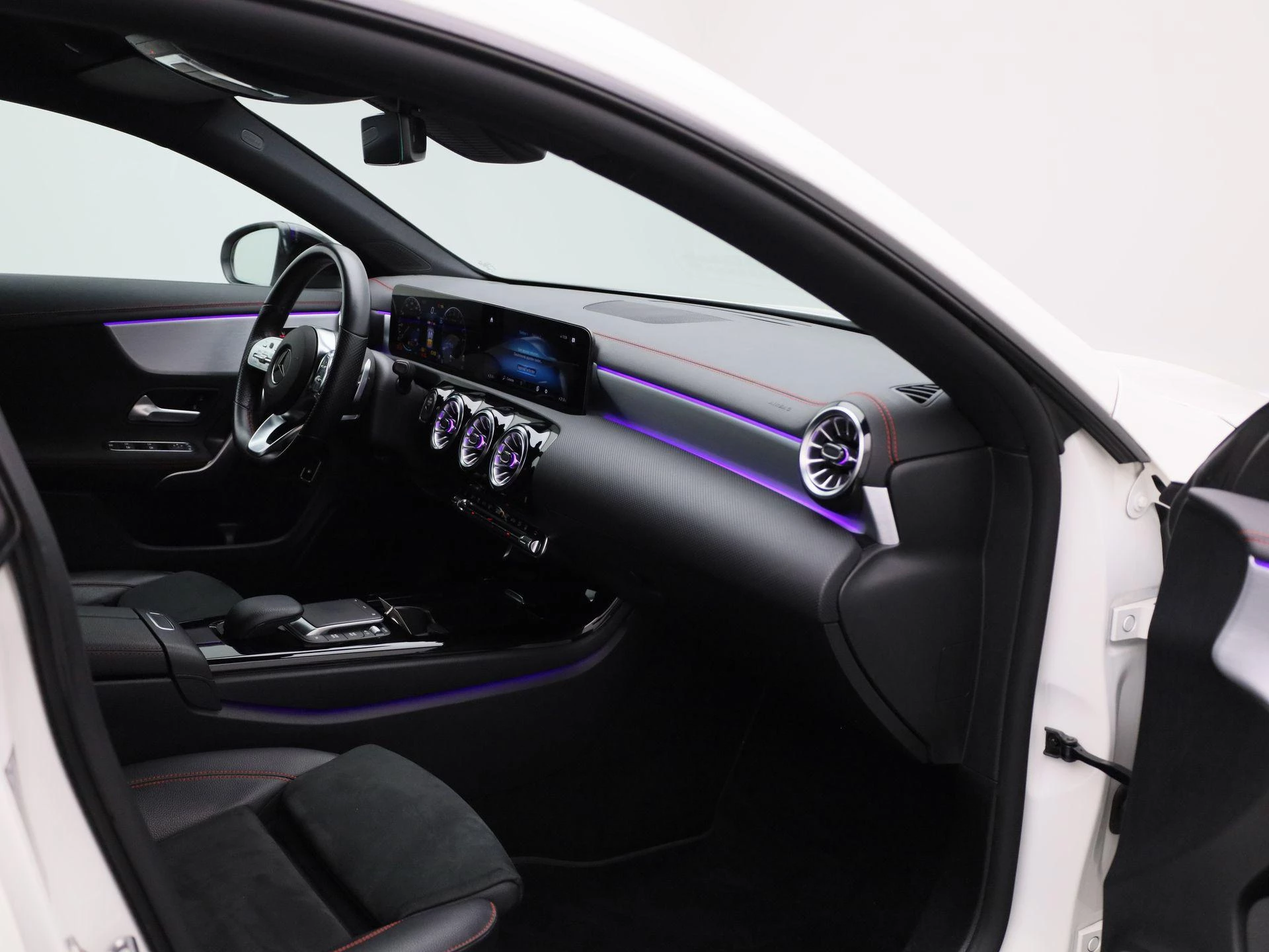 Mercedes-Benz-CLA-image-30