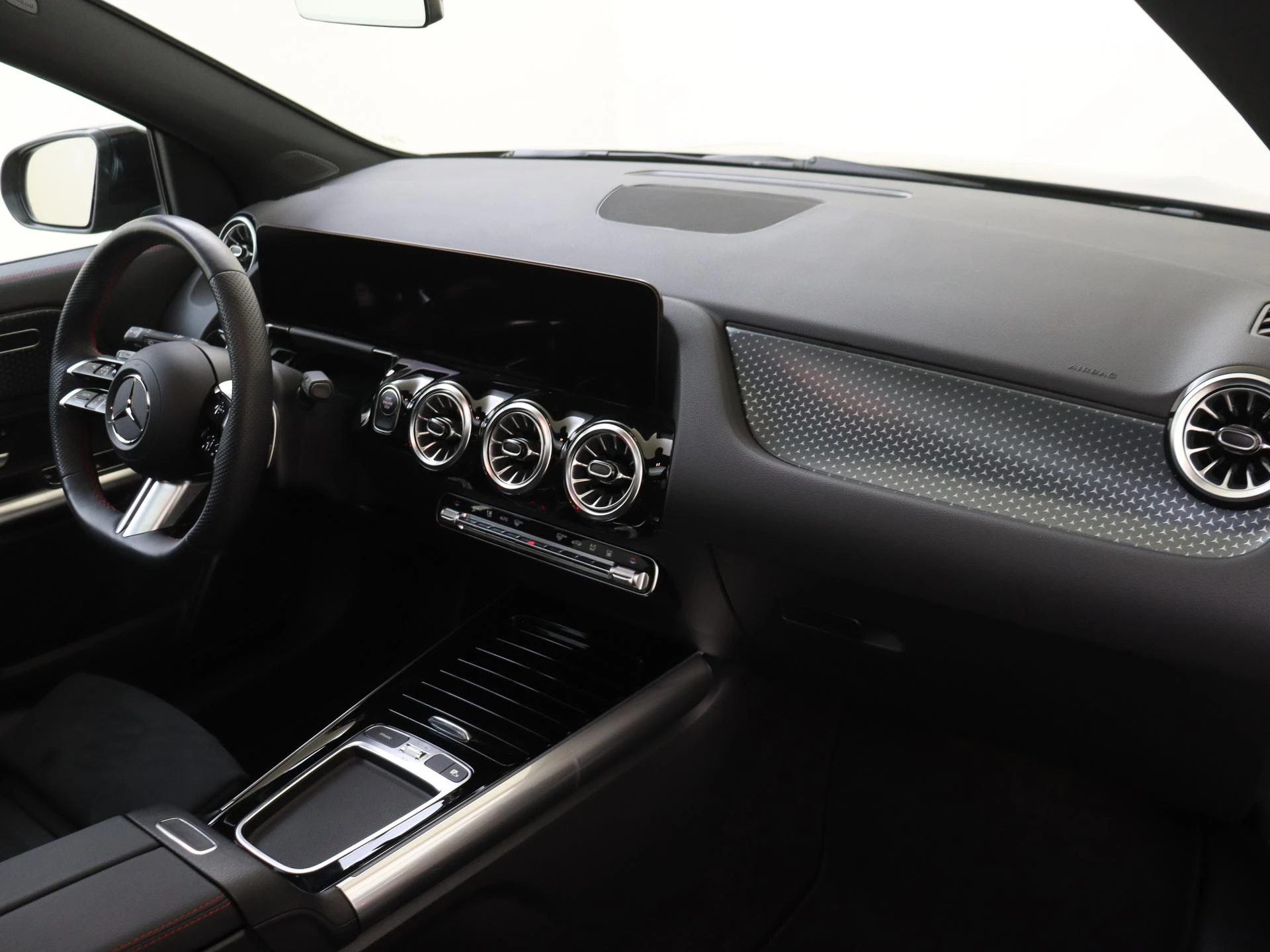 Mercedes-Benz-GLA-image-3