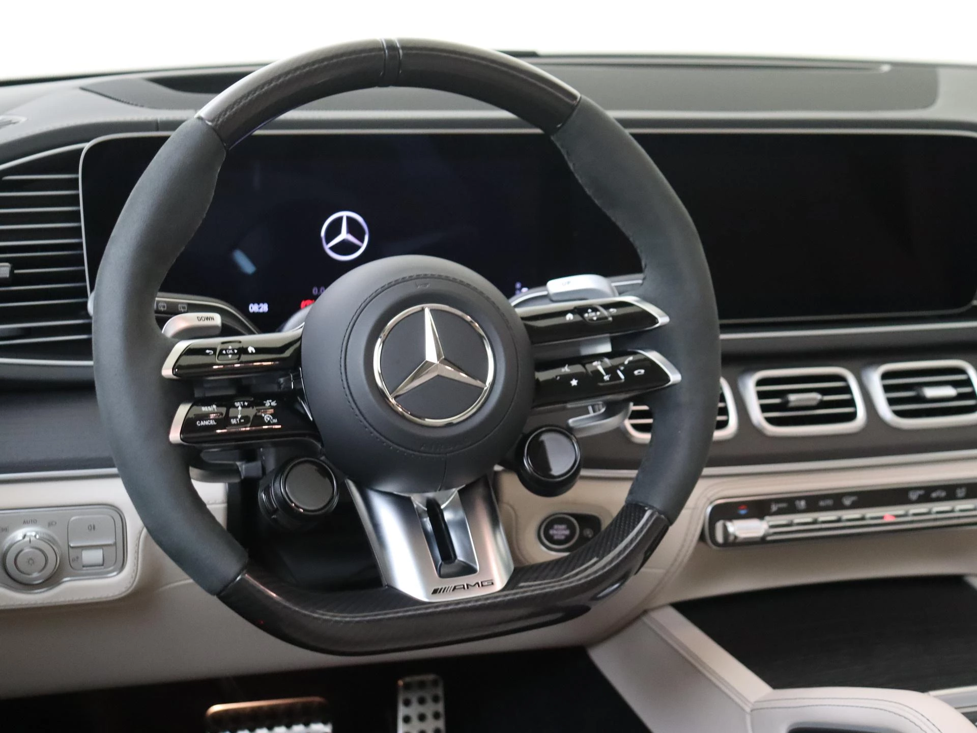 Mercedes-Benz-GLE-image-18