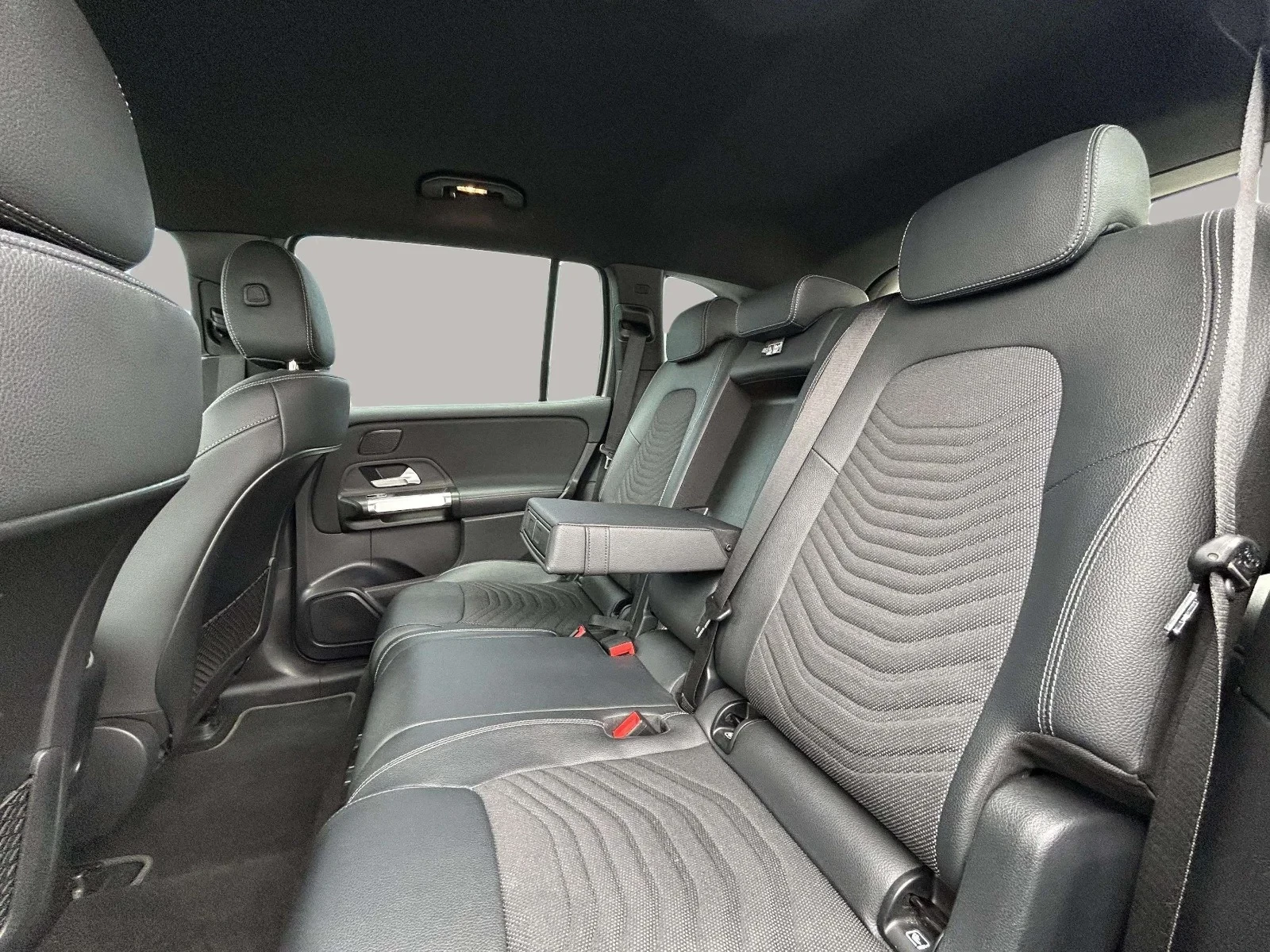 Mercedes-Benz-EQB-image-19