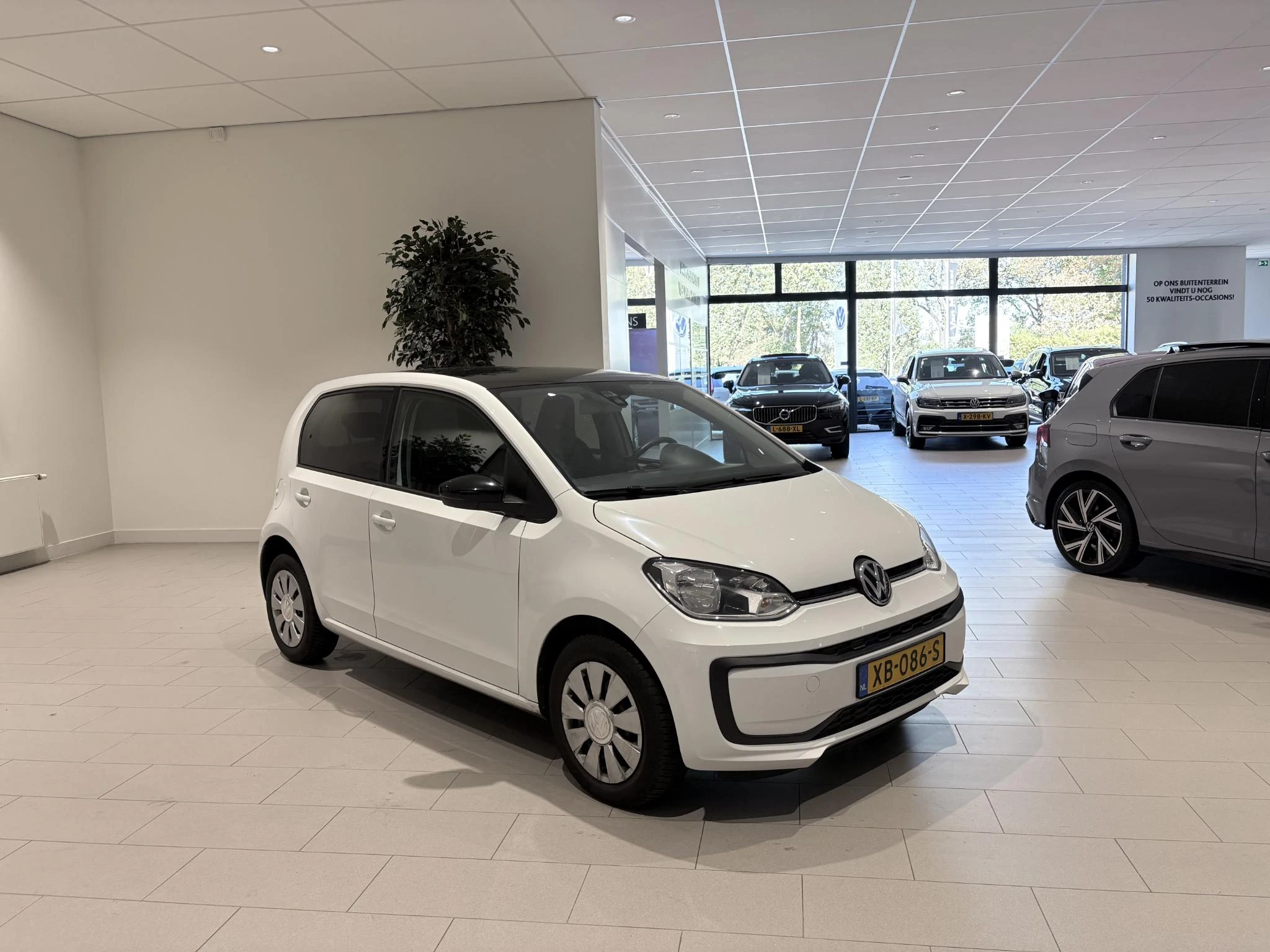Volkswagen-up!-image-3