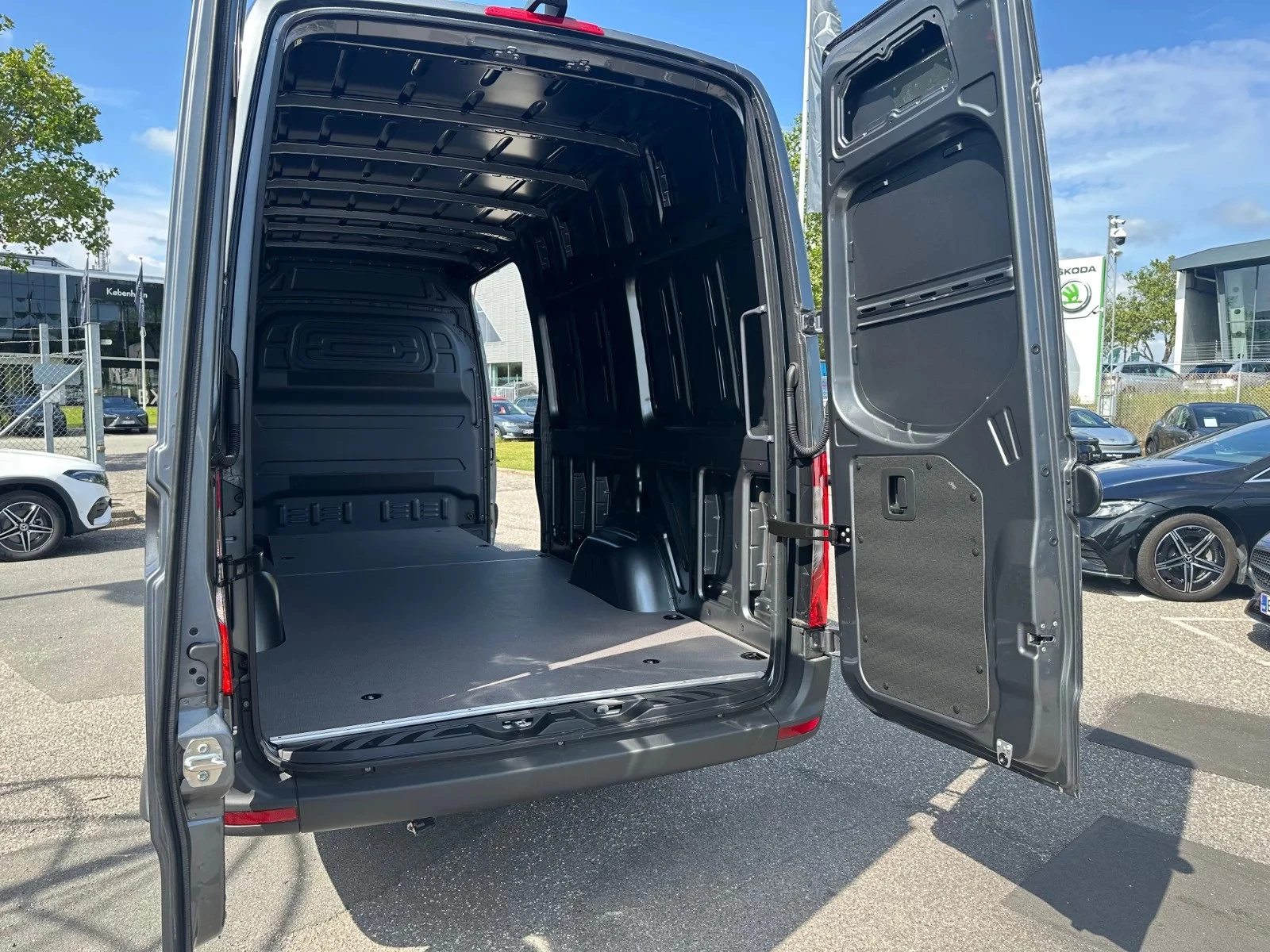 Mercedes-Benz-Sprinter-image-5