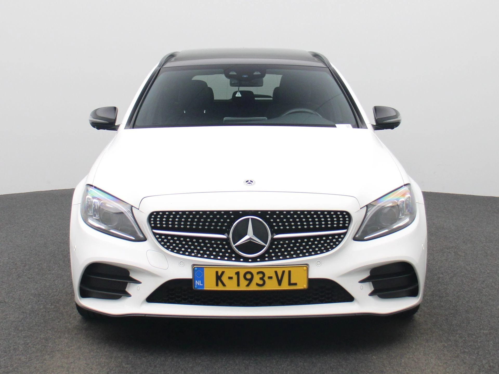 Mercedes-Benz-C-Klasse-image-2
