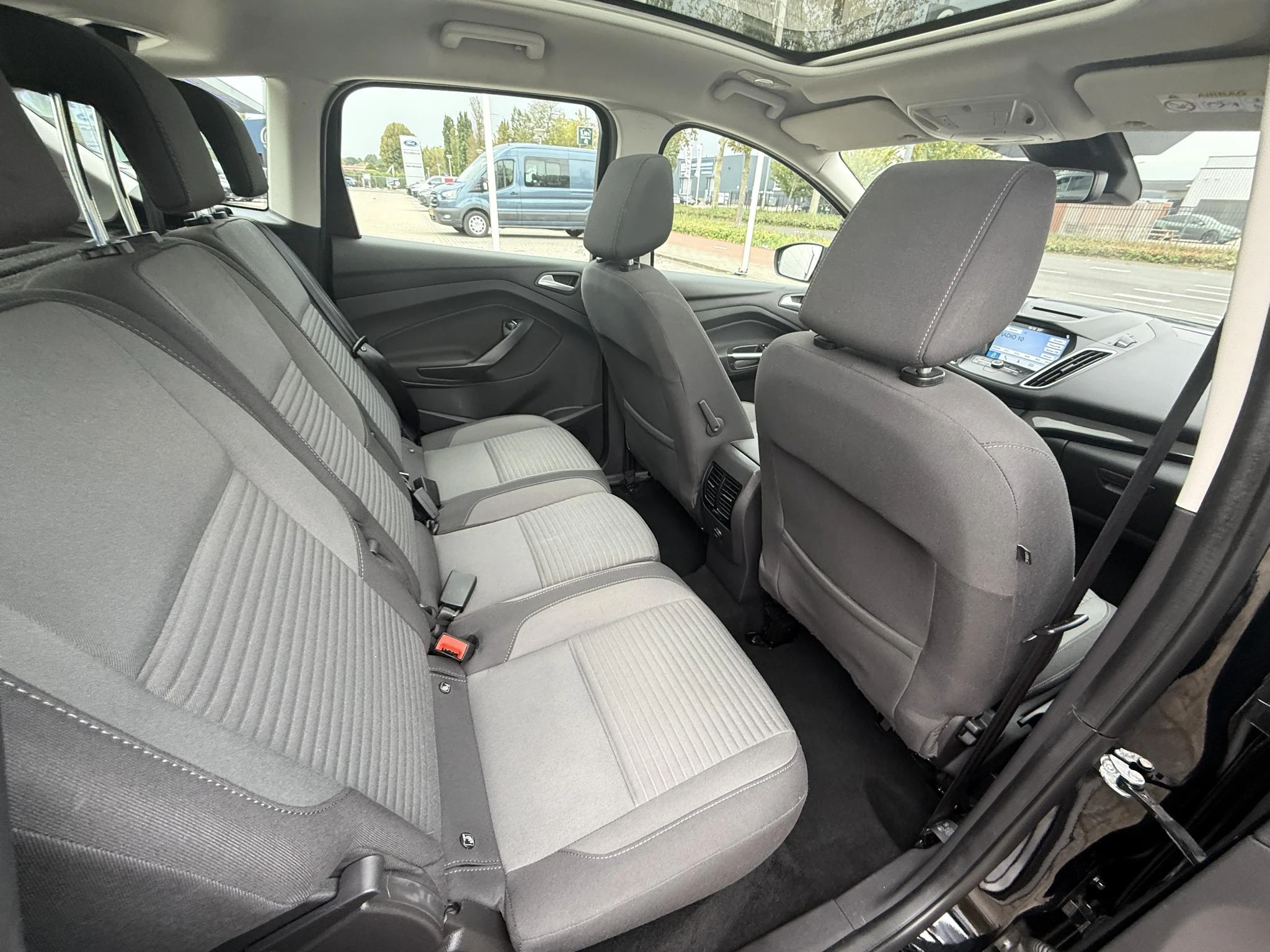 Ford-C-MAX-image-14