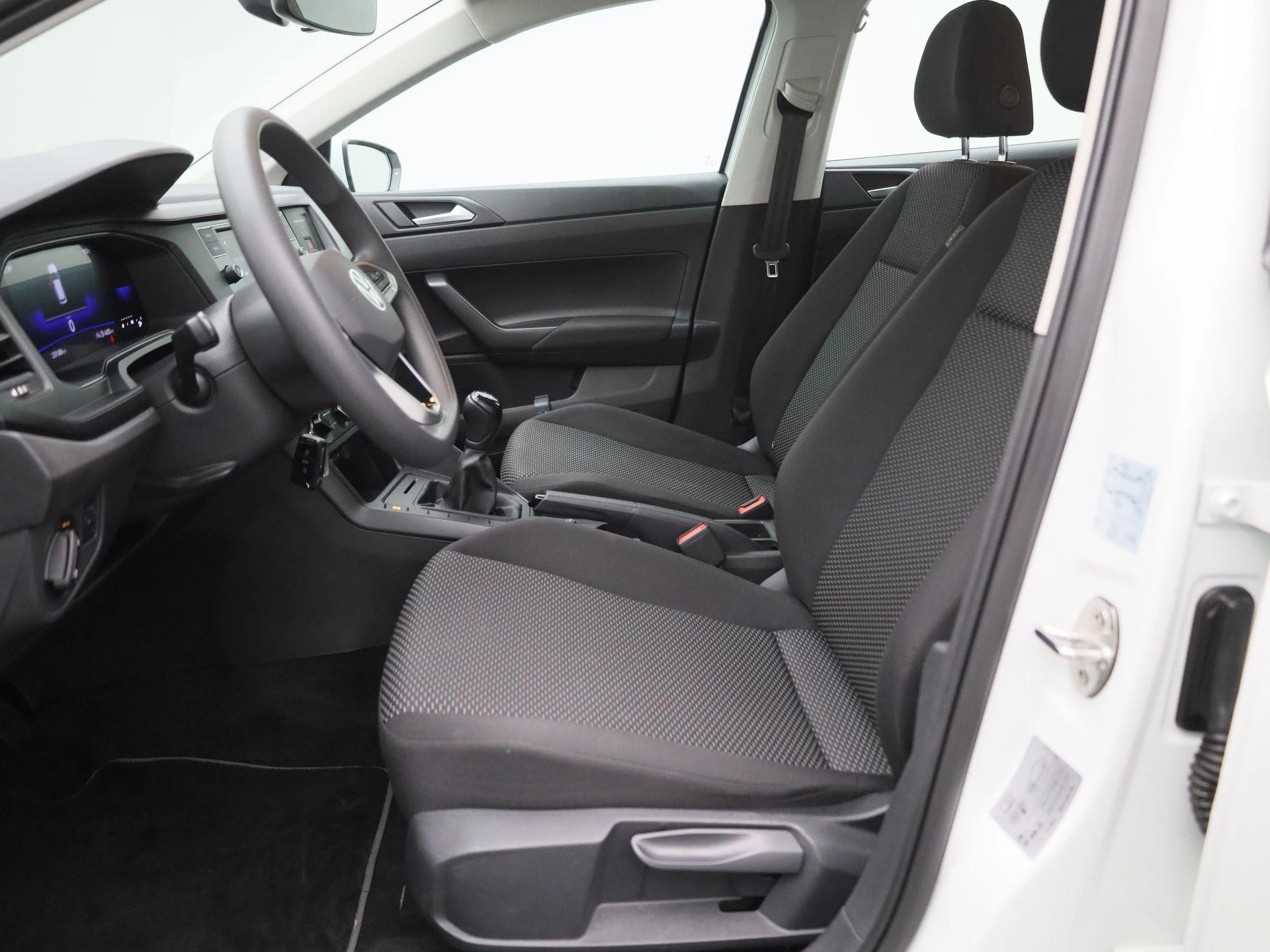 Volkswagen-Polo-image-7