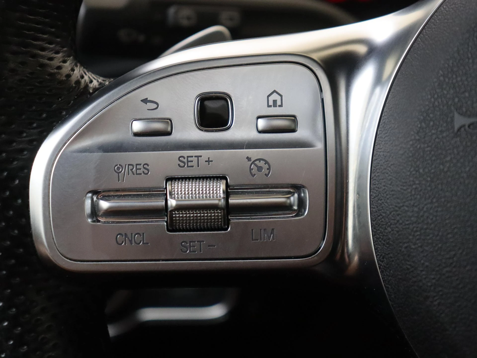 Mercedes-Benz-A-Klasse-image-12