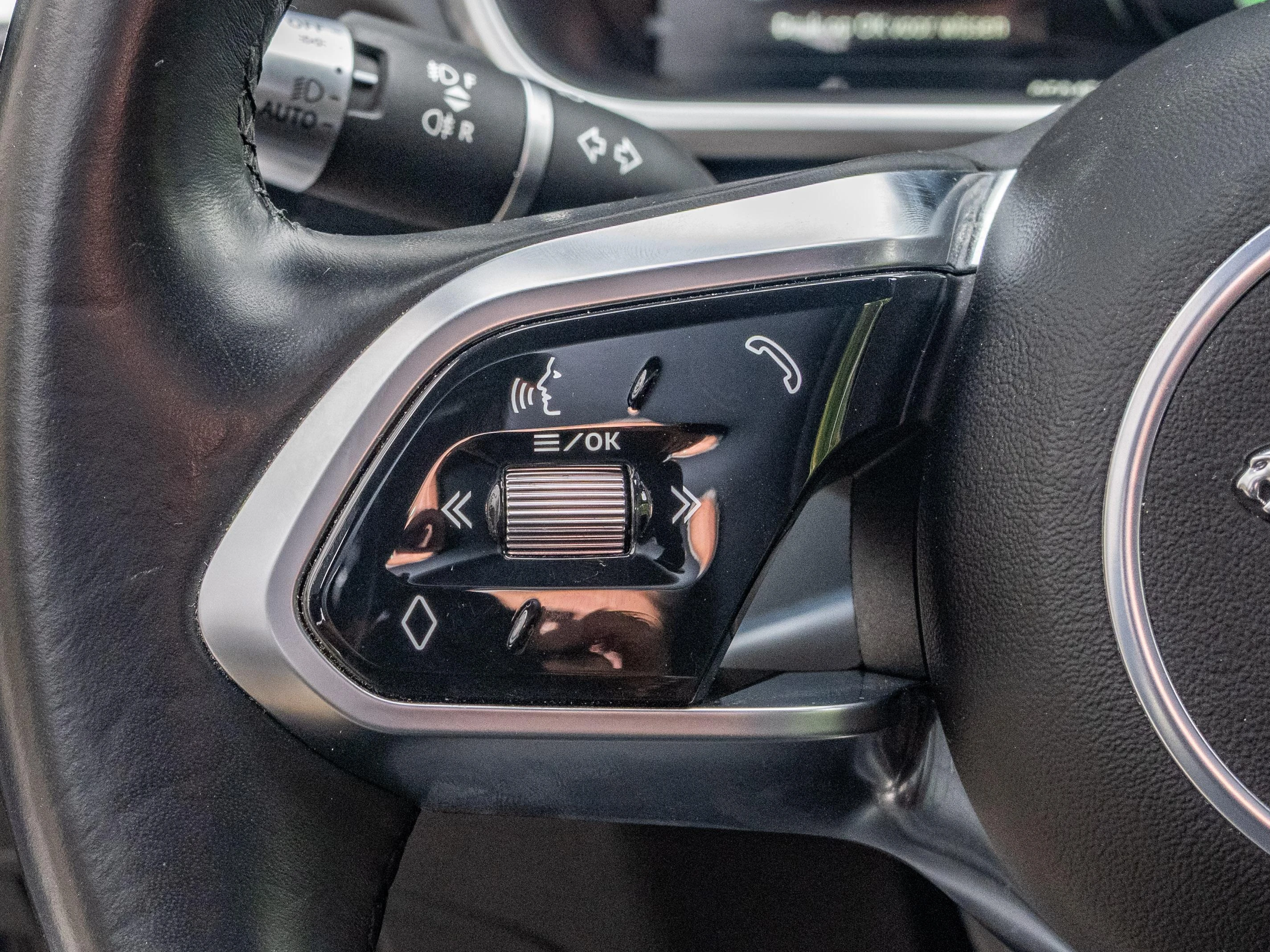 Jaguar-I-PACE-image-18
