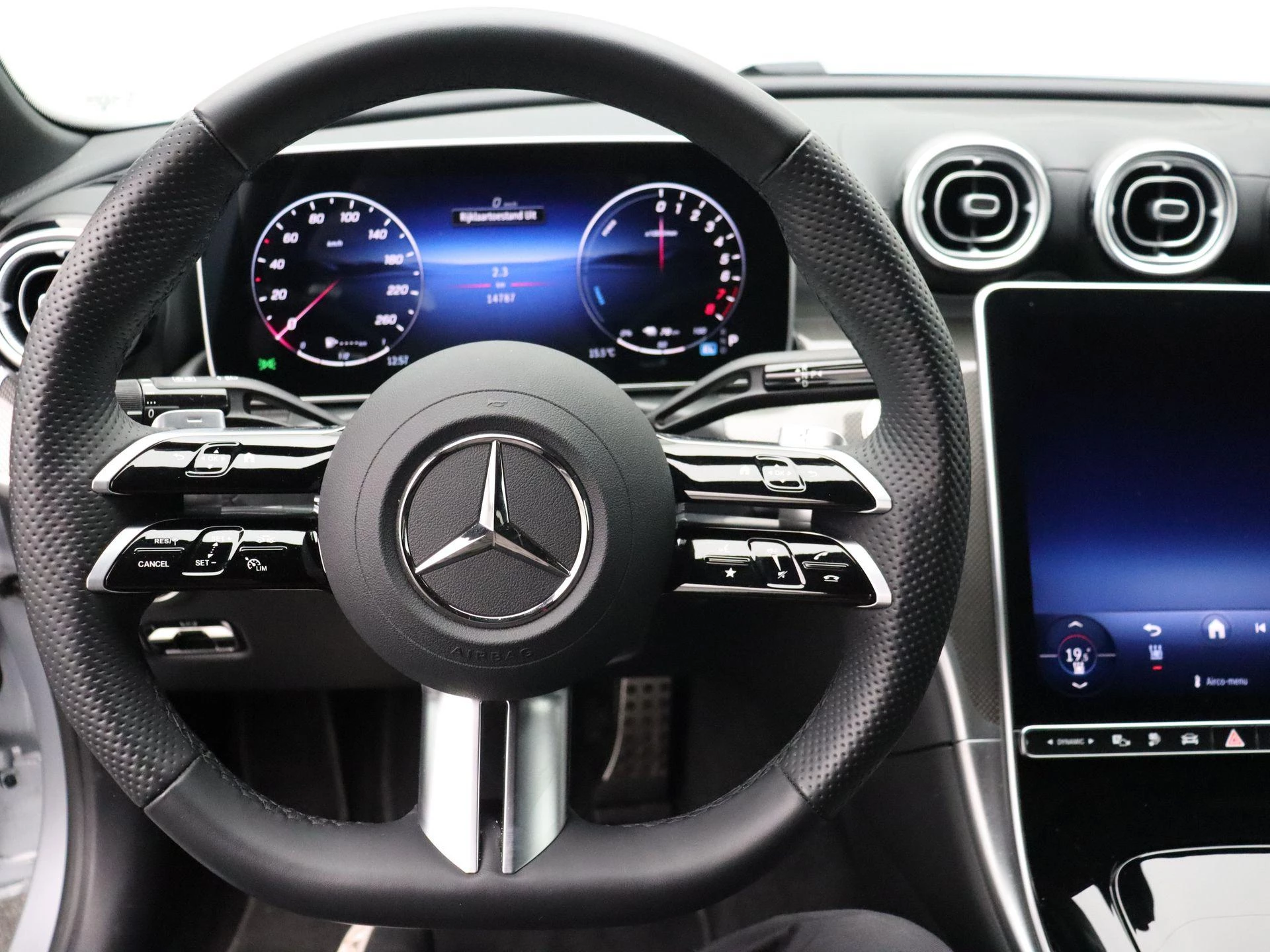 Mercedes-Benz C-Klasse 300 e AMG Line Sedan + PANORAMISCH DAK + SURROUND VIEW CAMERA +
