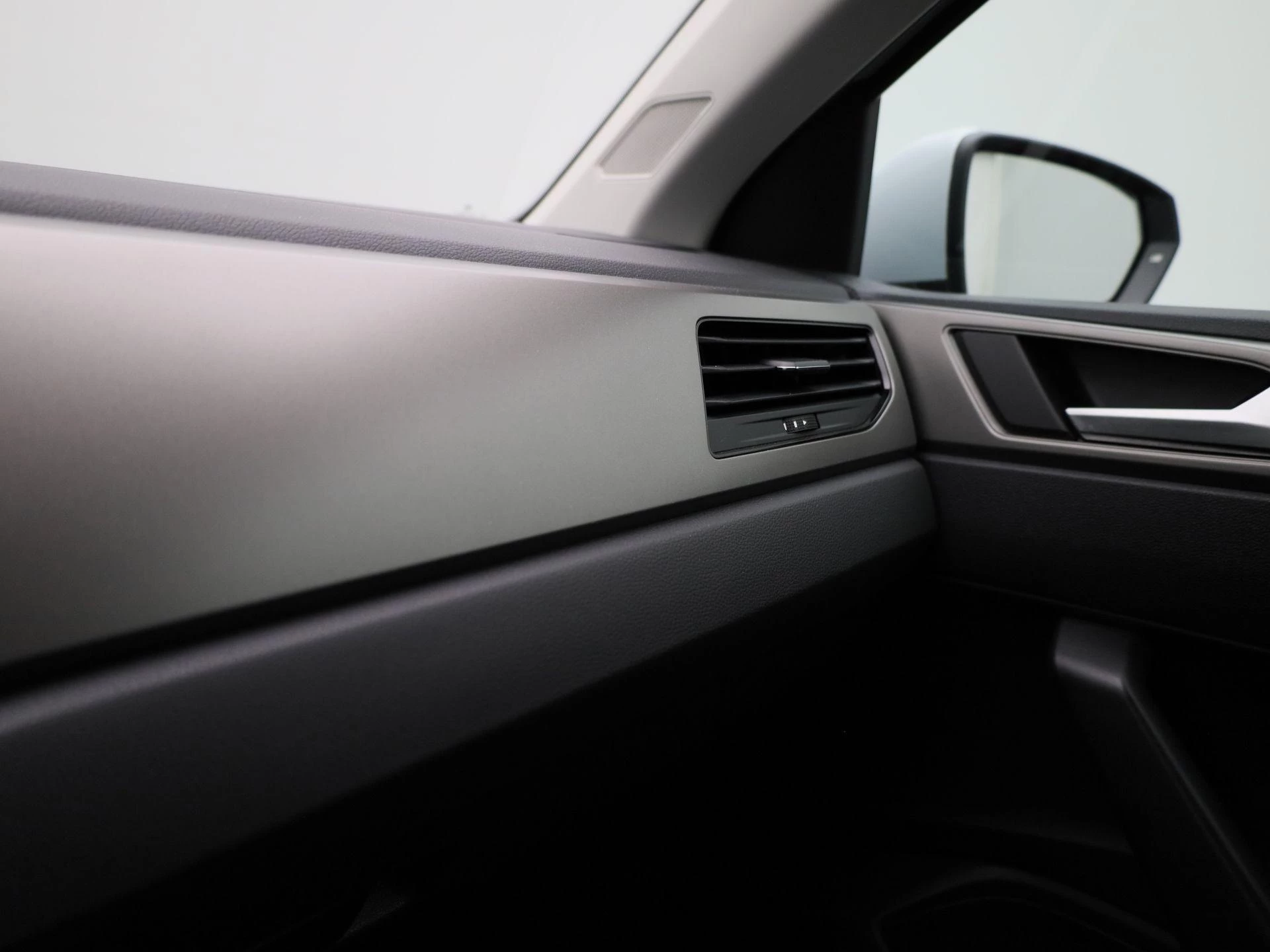 Volkswagen-Polo-image-24