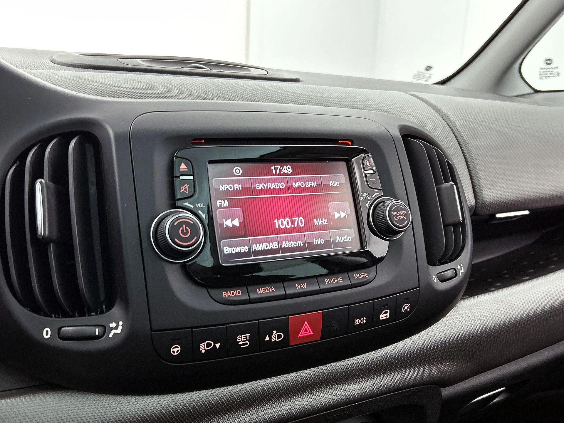 Fiat-500L-image-6