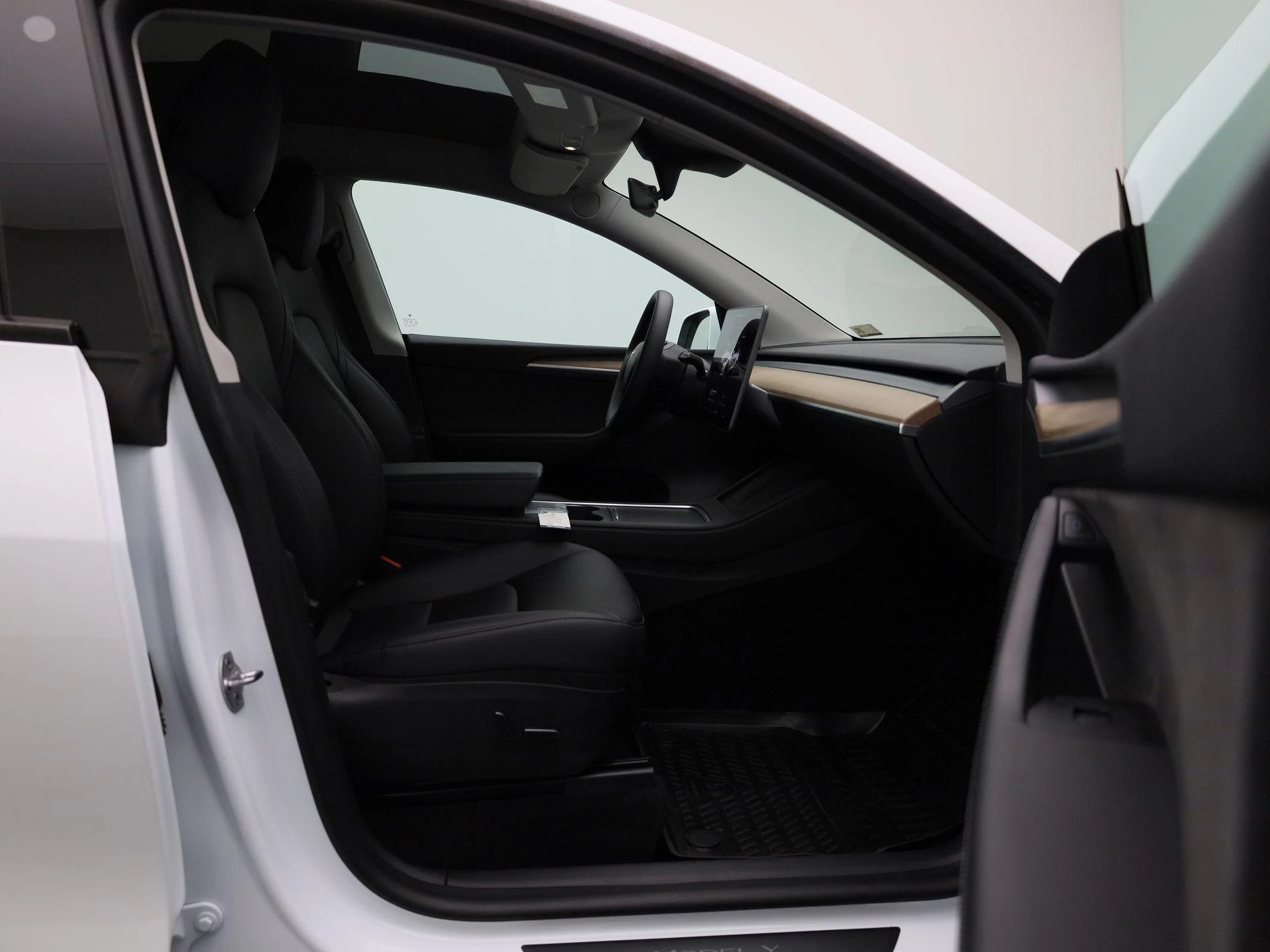 Tesla-Model Y-image-40
