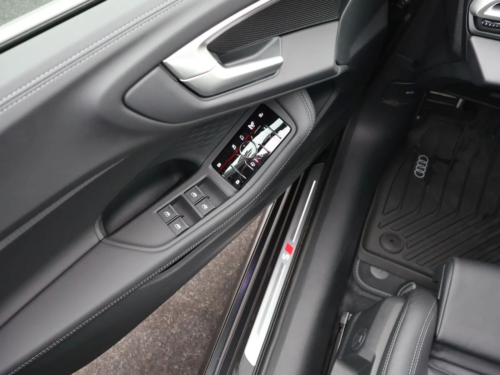 Audi A5 Avant e-hybrid (PHEV) Audi A5 Avant Corporate S e-hybrid 299PK * DEMO *