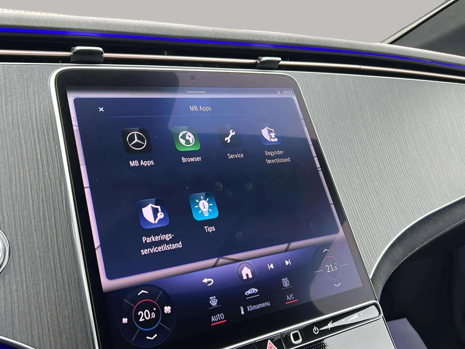 Mercedes-Benz-EQE-image-19