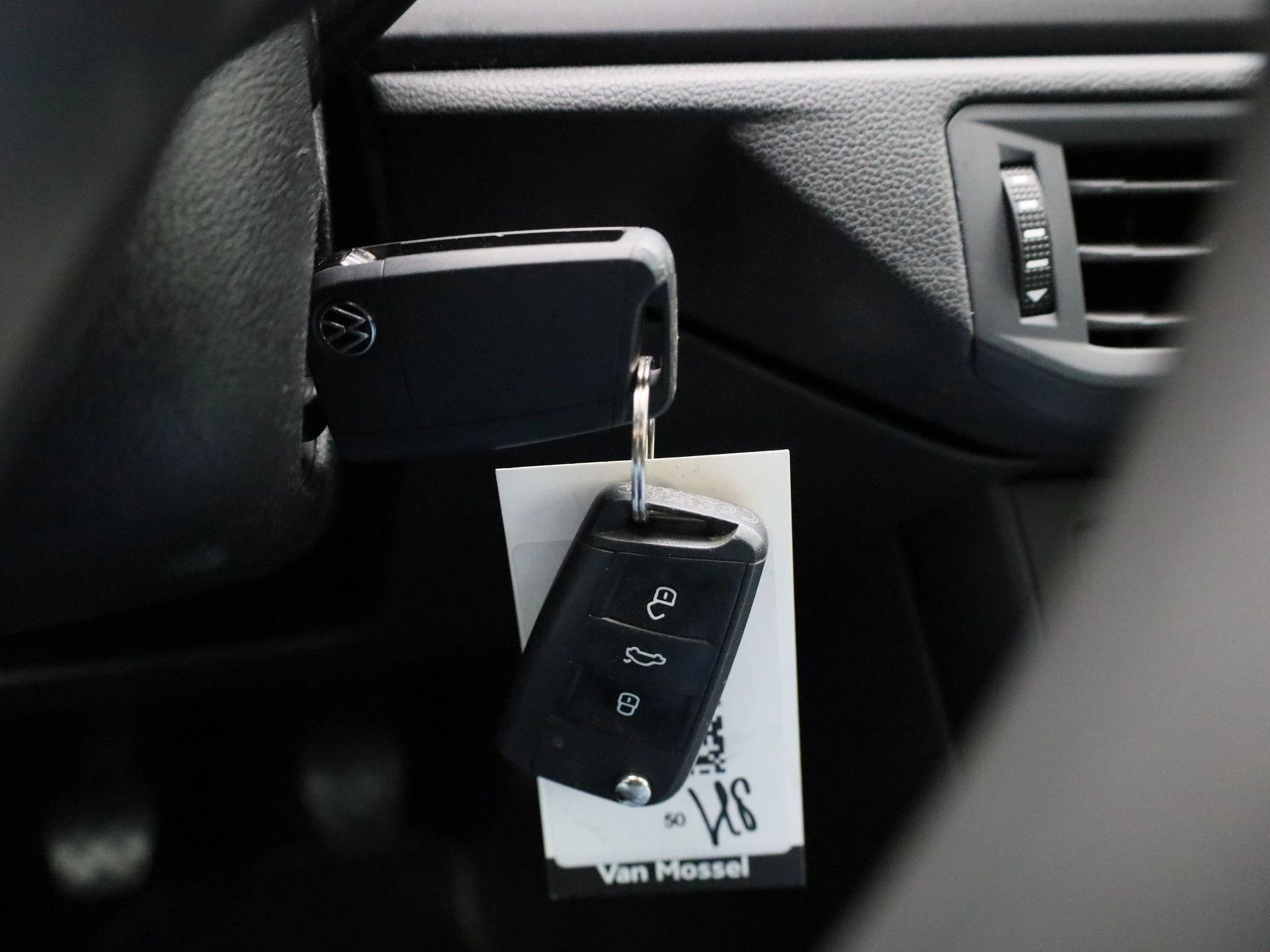 Volkswagen-Taigo-image-18