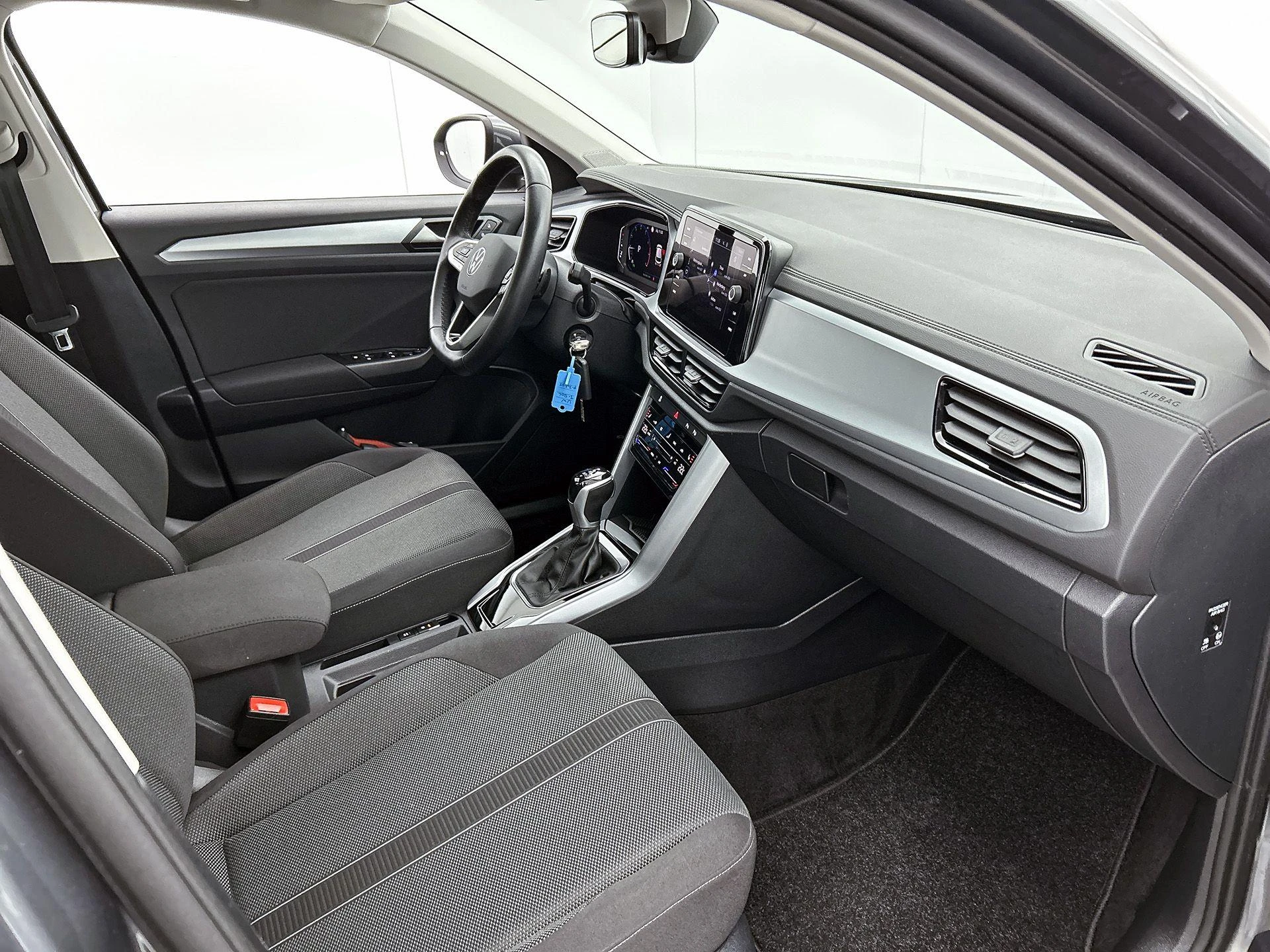 Volkswagen-T-Roc-image-21