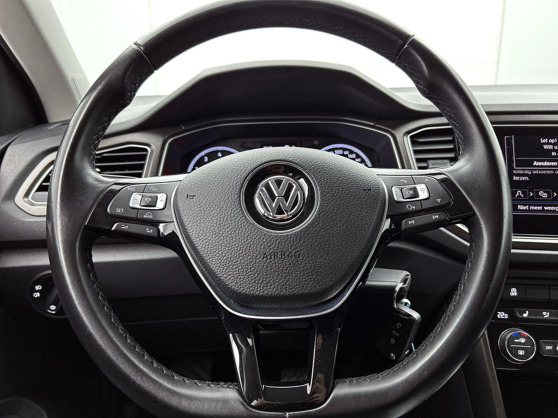 Volkswagen-T-Roc-image-28