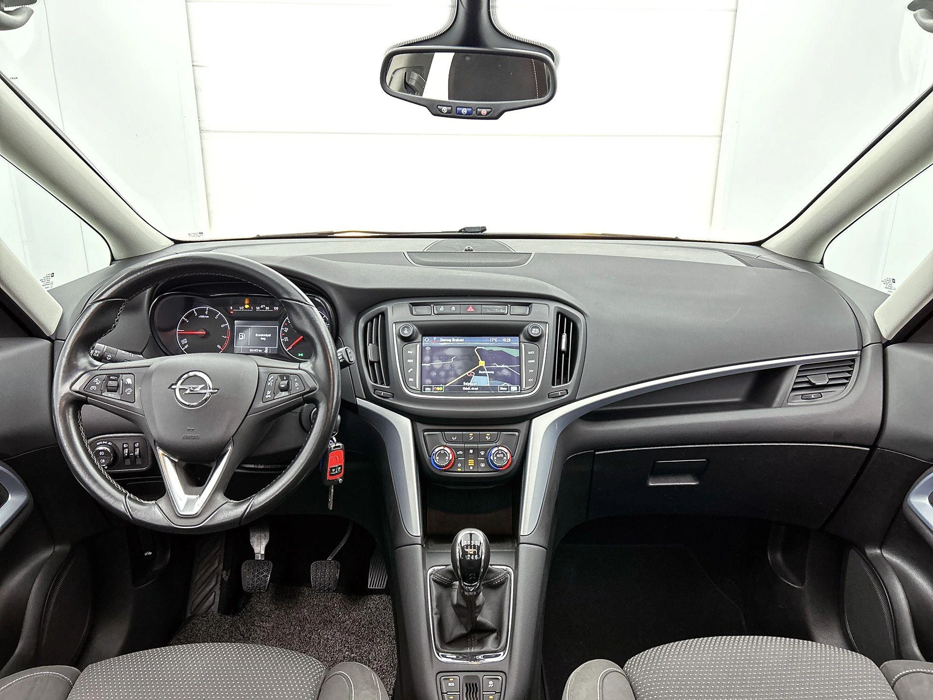 Opel-Zafira-image-20