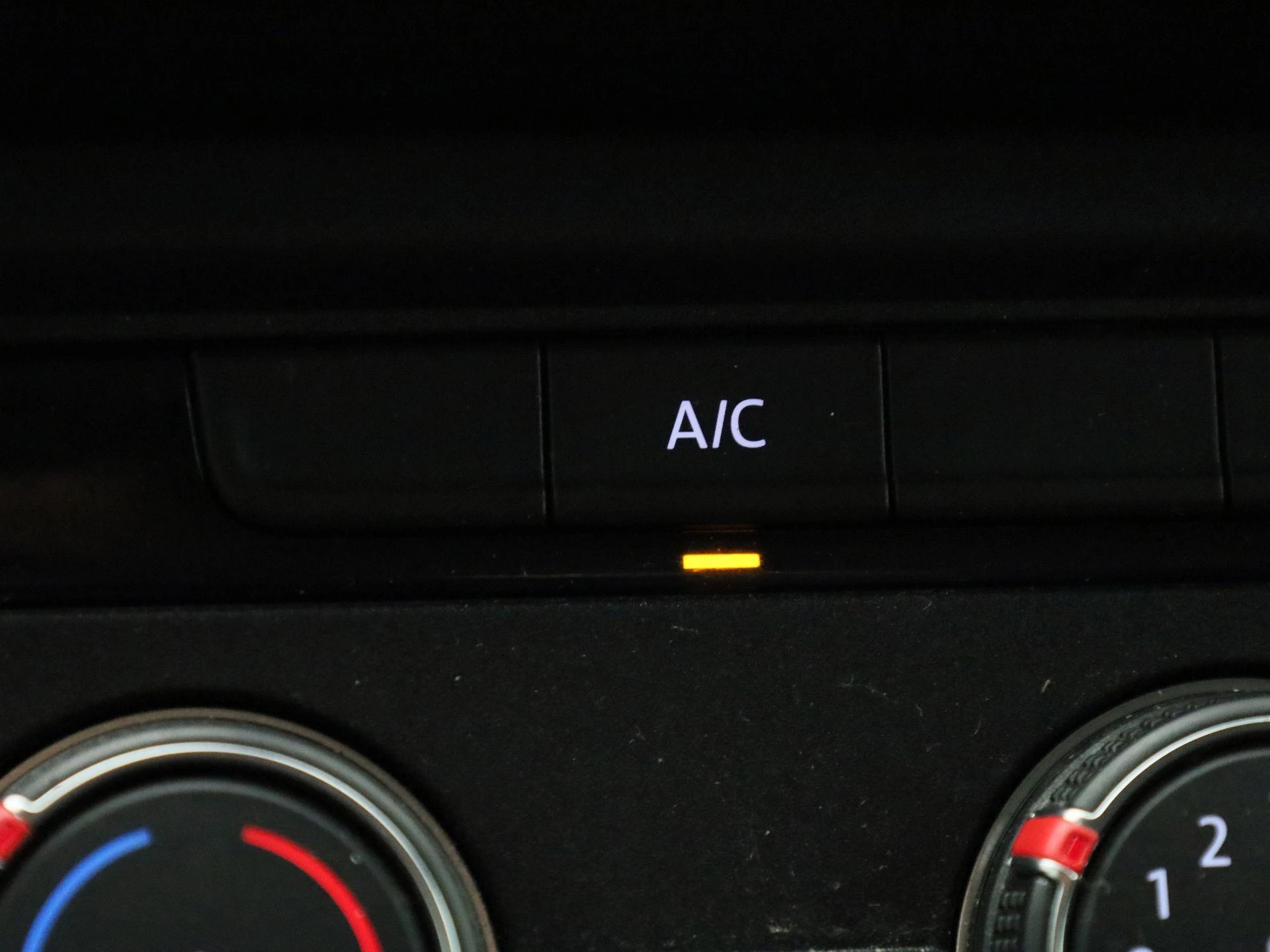 Volkswagen-Transporter-image-22