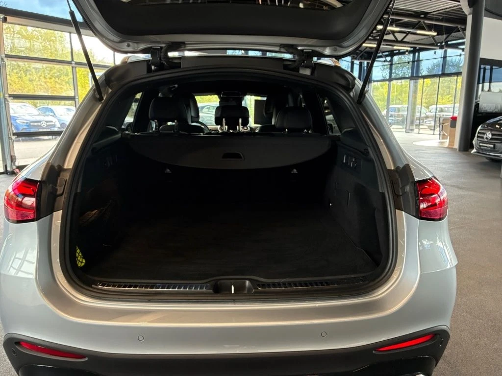 Mercedes-Benz-GLC 300 d-image-13
