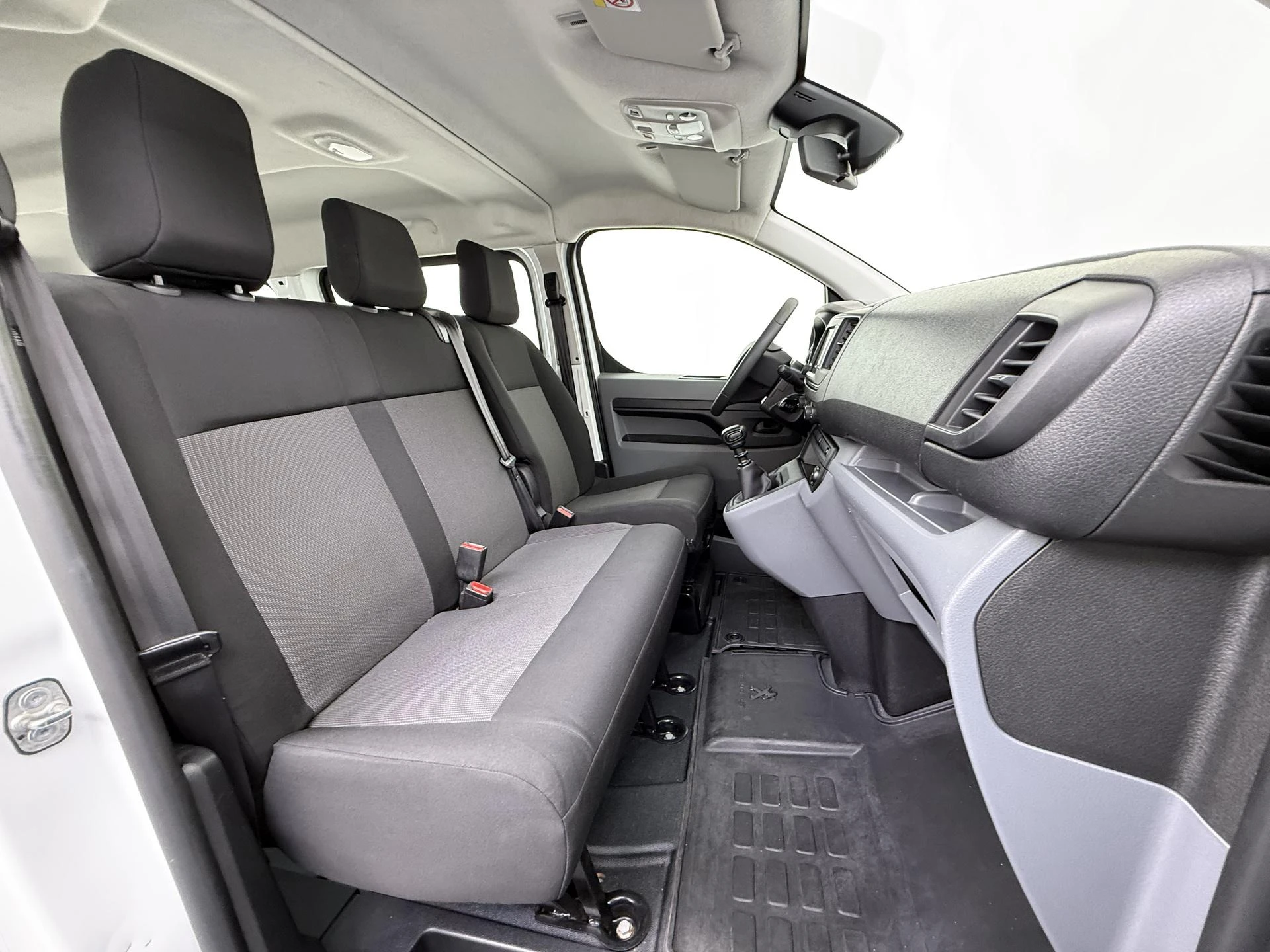 Peugeot-Expert-image-32