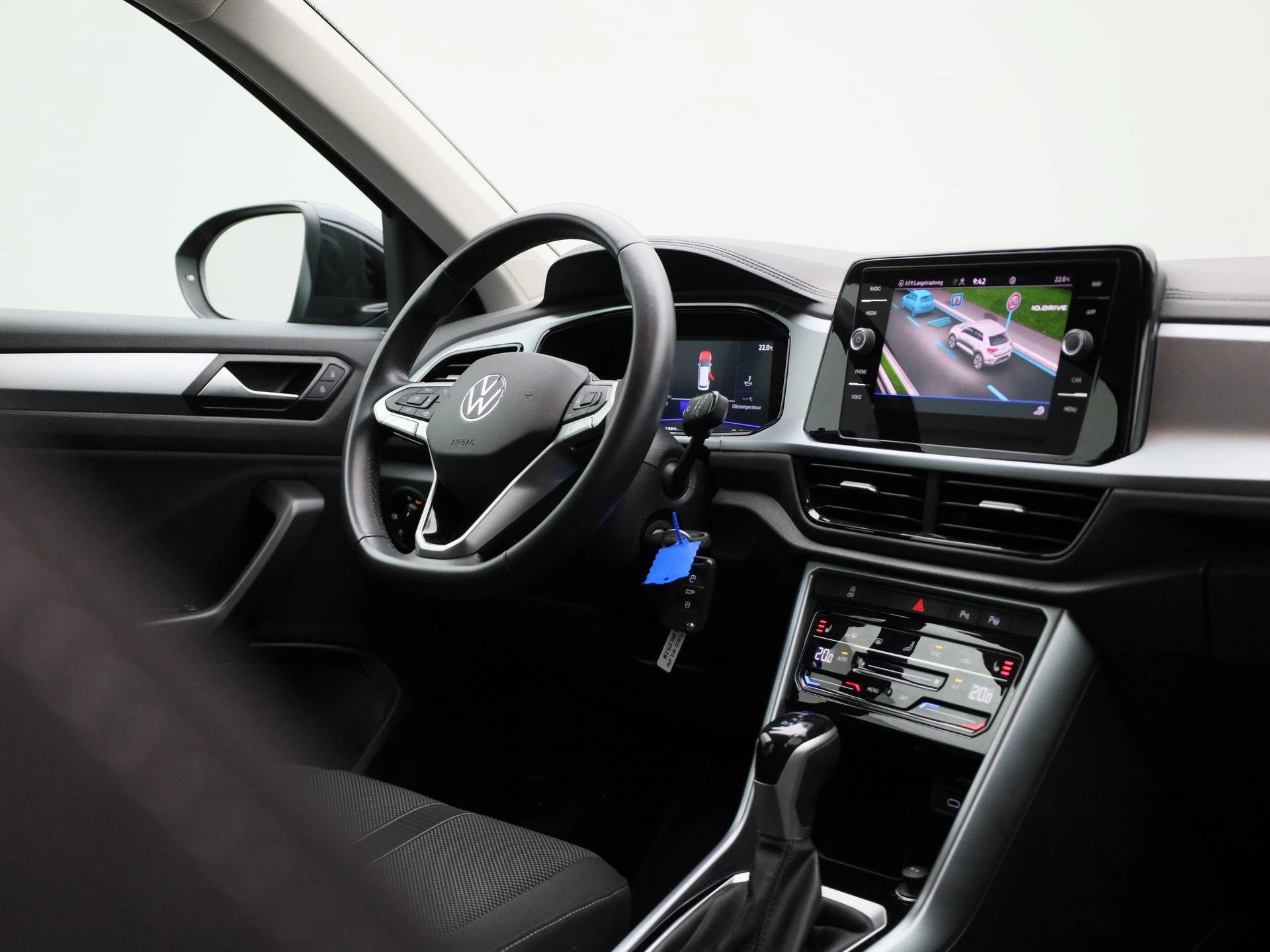 Volkswagen-T-Roc-image-36