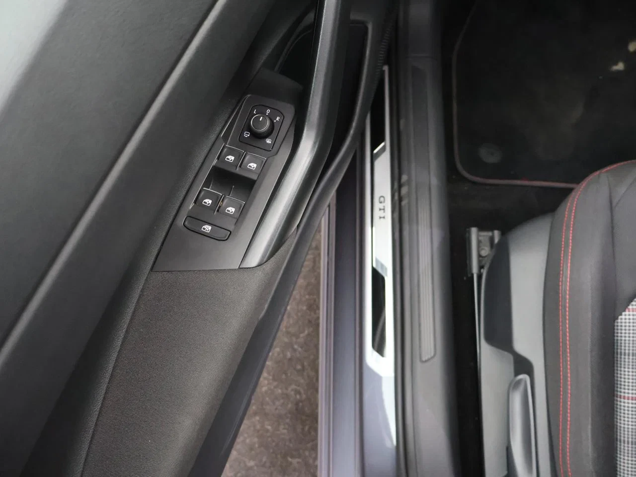 Volkswagen-Polo-image-10