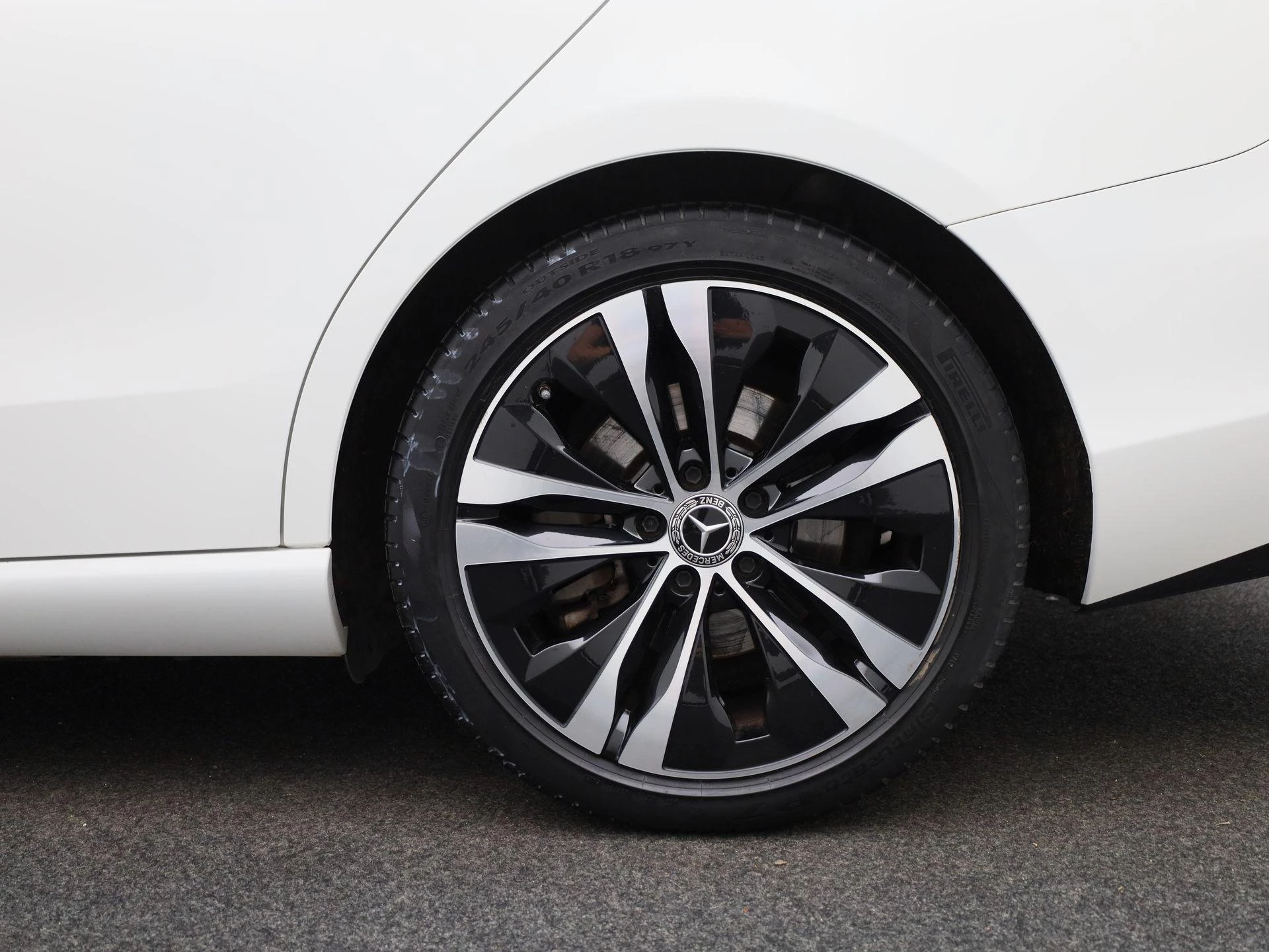 Mercedes-Benz-C-Klasse-image-11