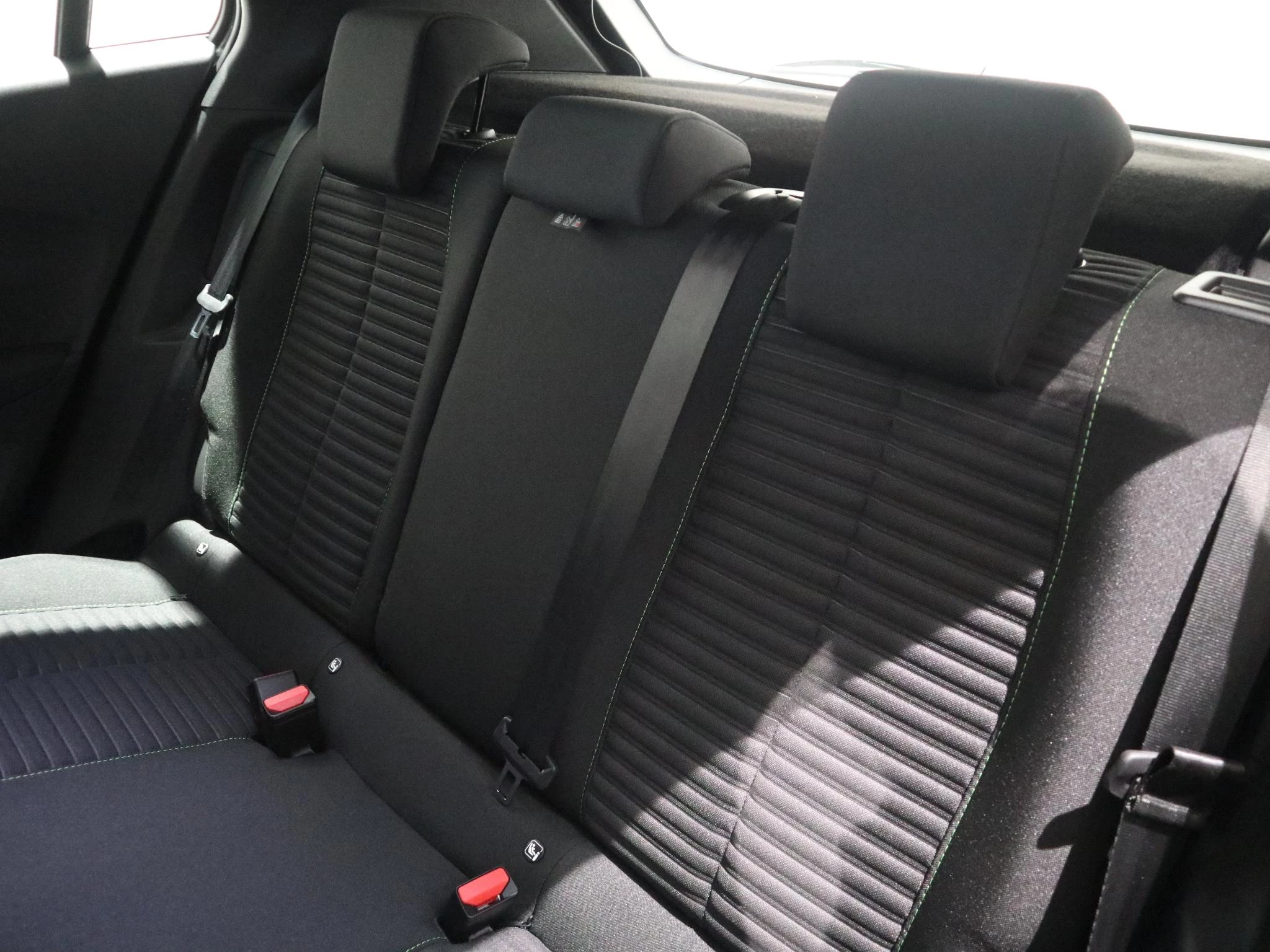 Peugeot-e-2008-image-9