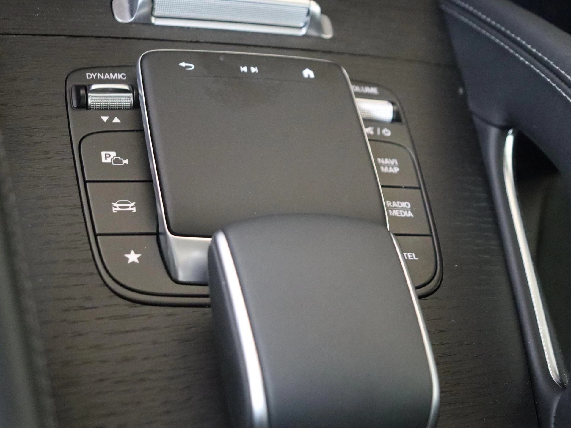 Mercedes-Benz-GLE-image-31