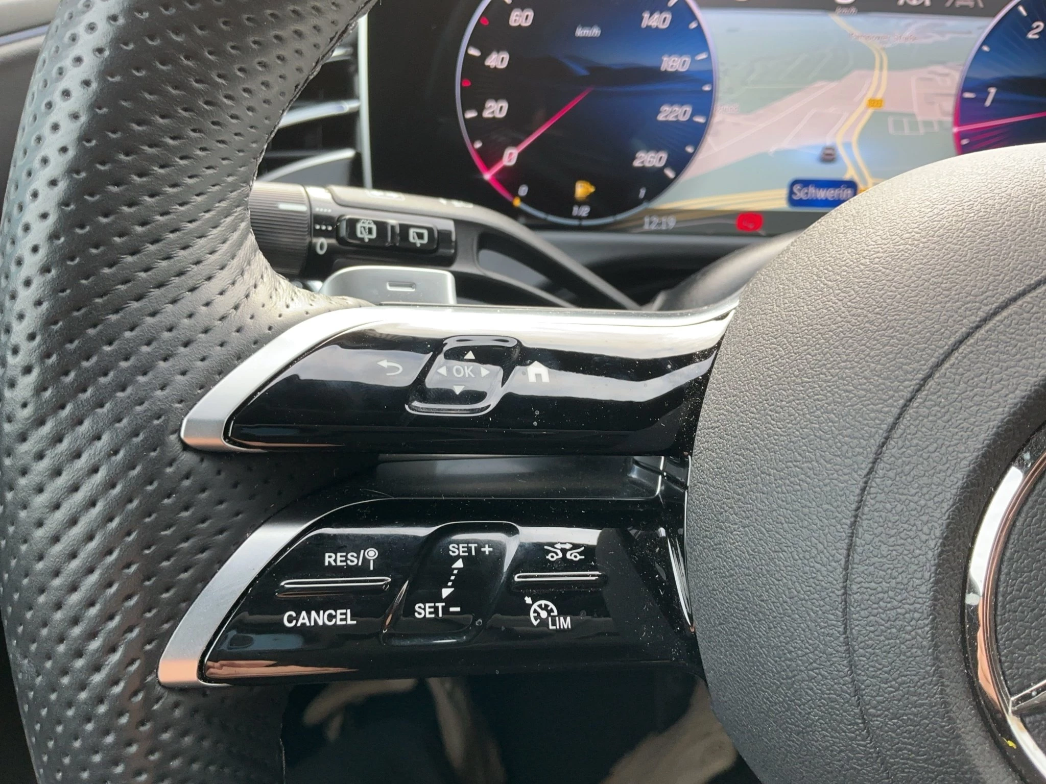 Mercedes-Benz-E-Klasse-image-21