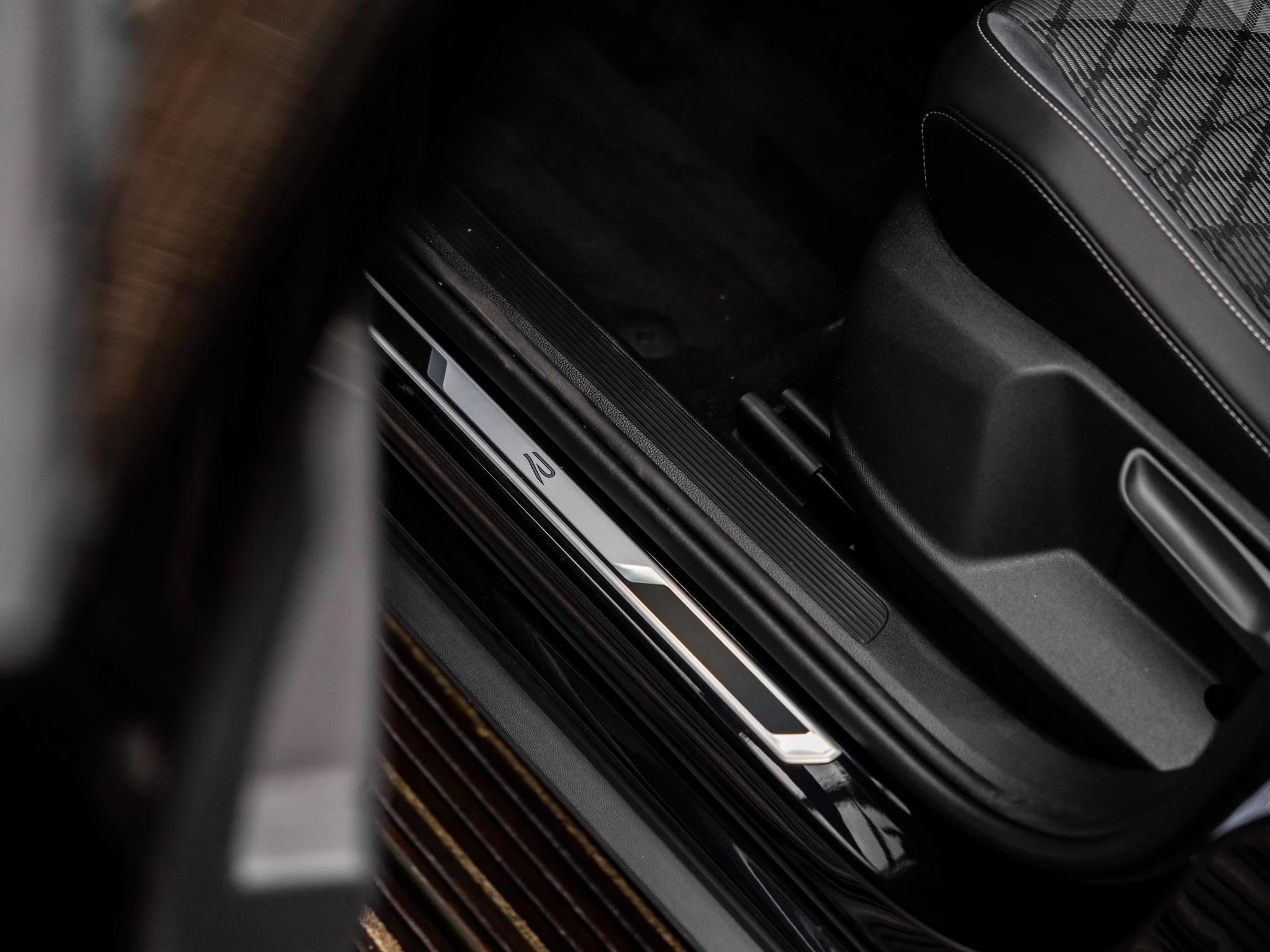 Volkswagen-T-Roc-image-24