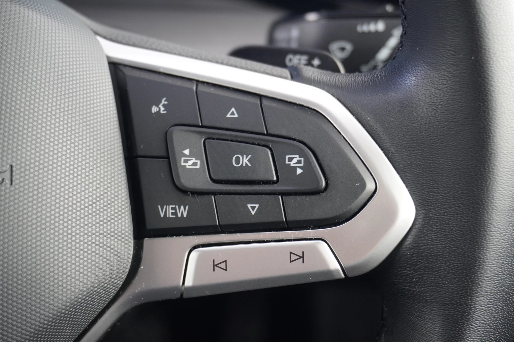 Volkswagen-Golf-image-28