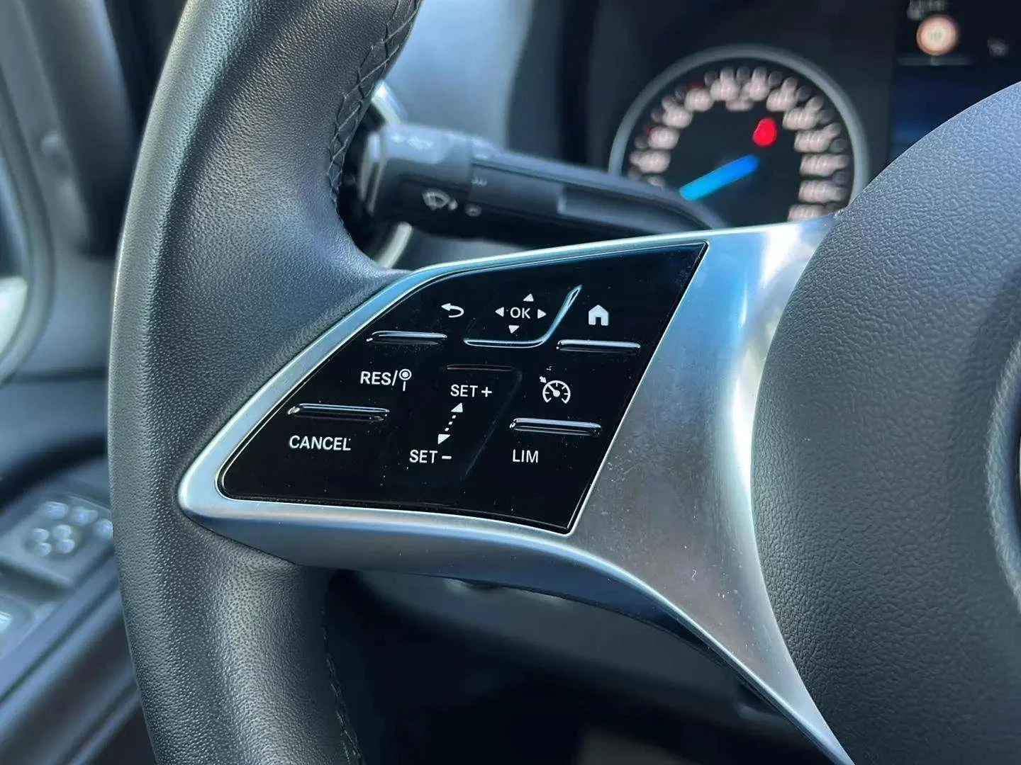 Mercedes-Benz-eSprinter-image-11