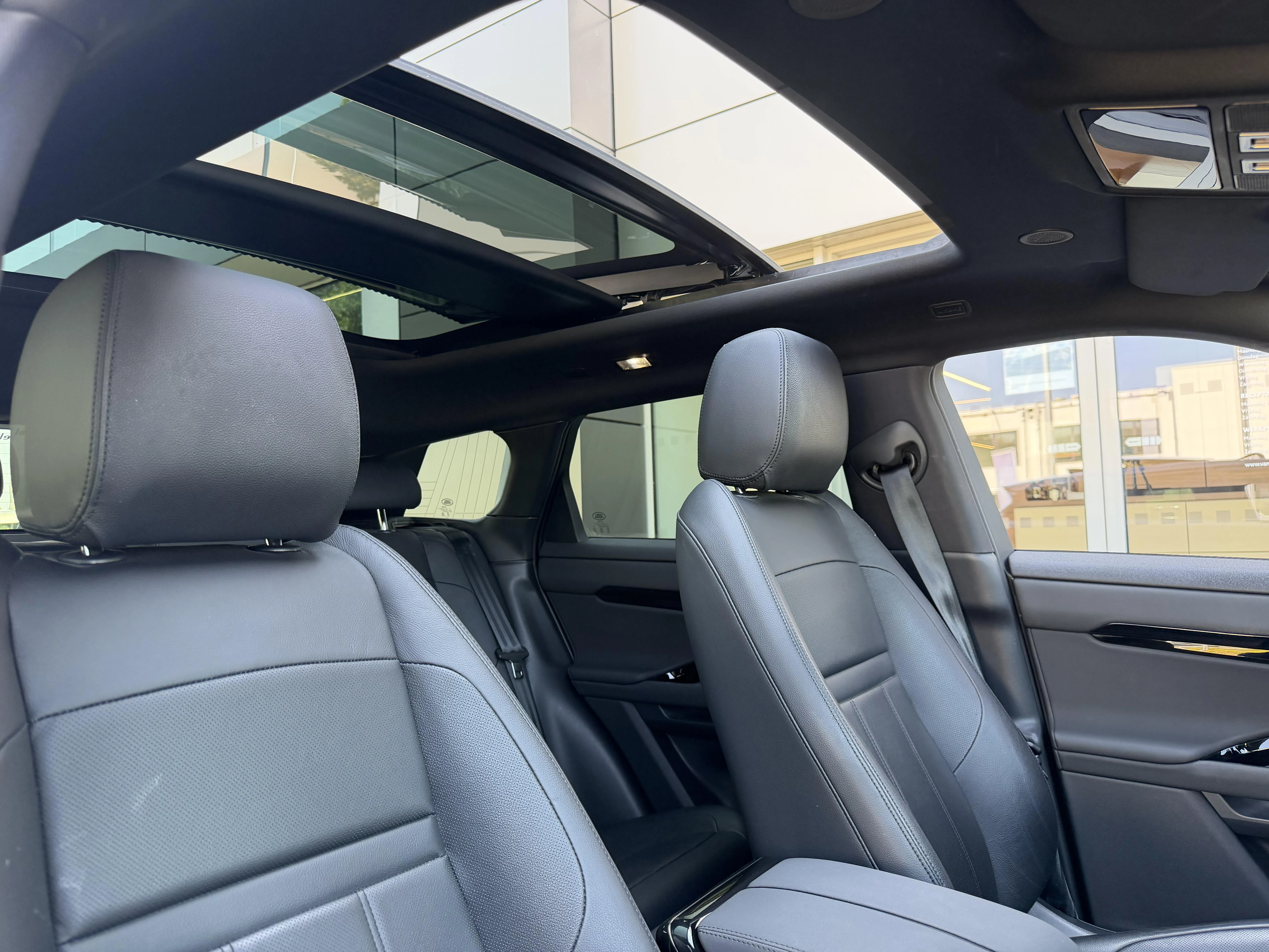 Land Rover-Range Rover Evoque-image-28