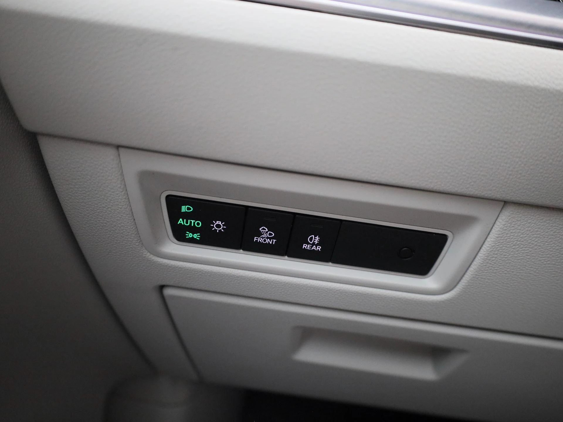 Volkswagen-Touareg-image-23