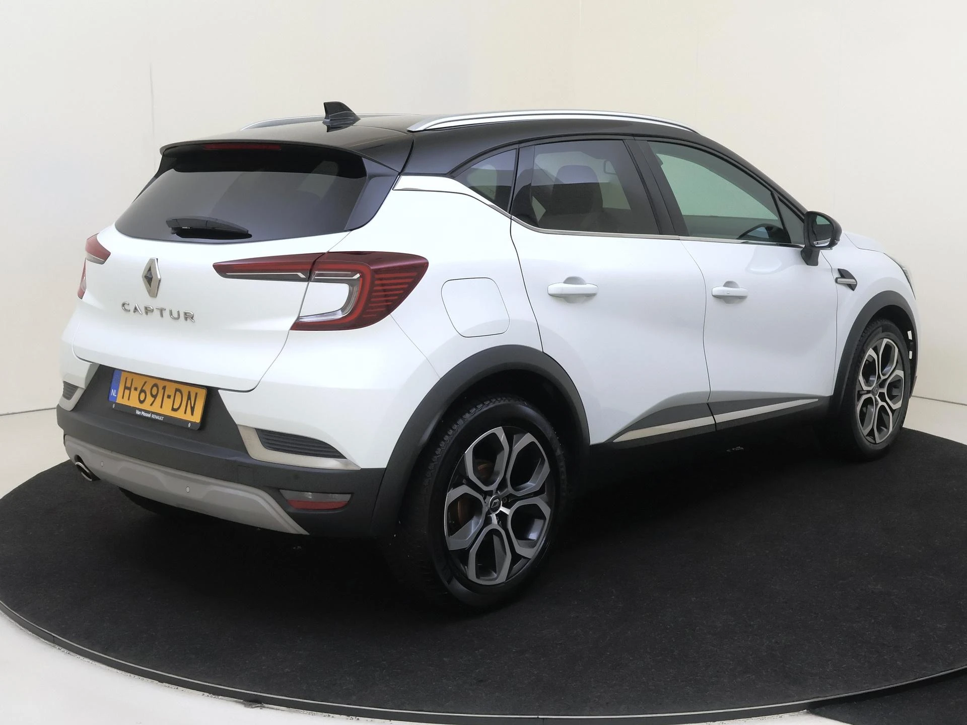Renault-Captur-image-3