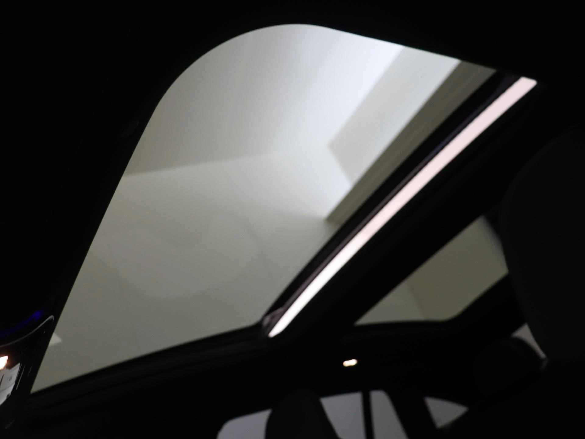 Mercedes-Benz-EQE-image-27