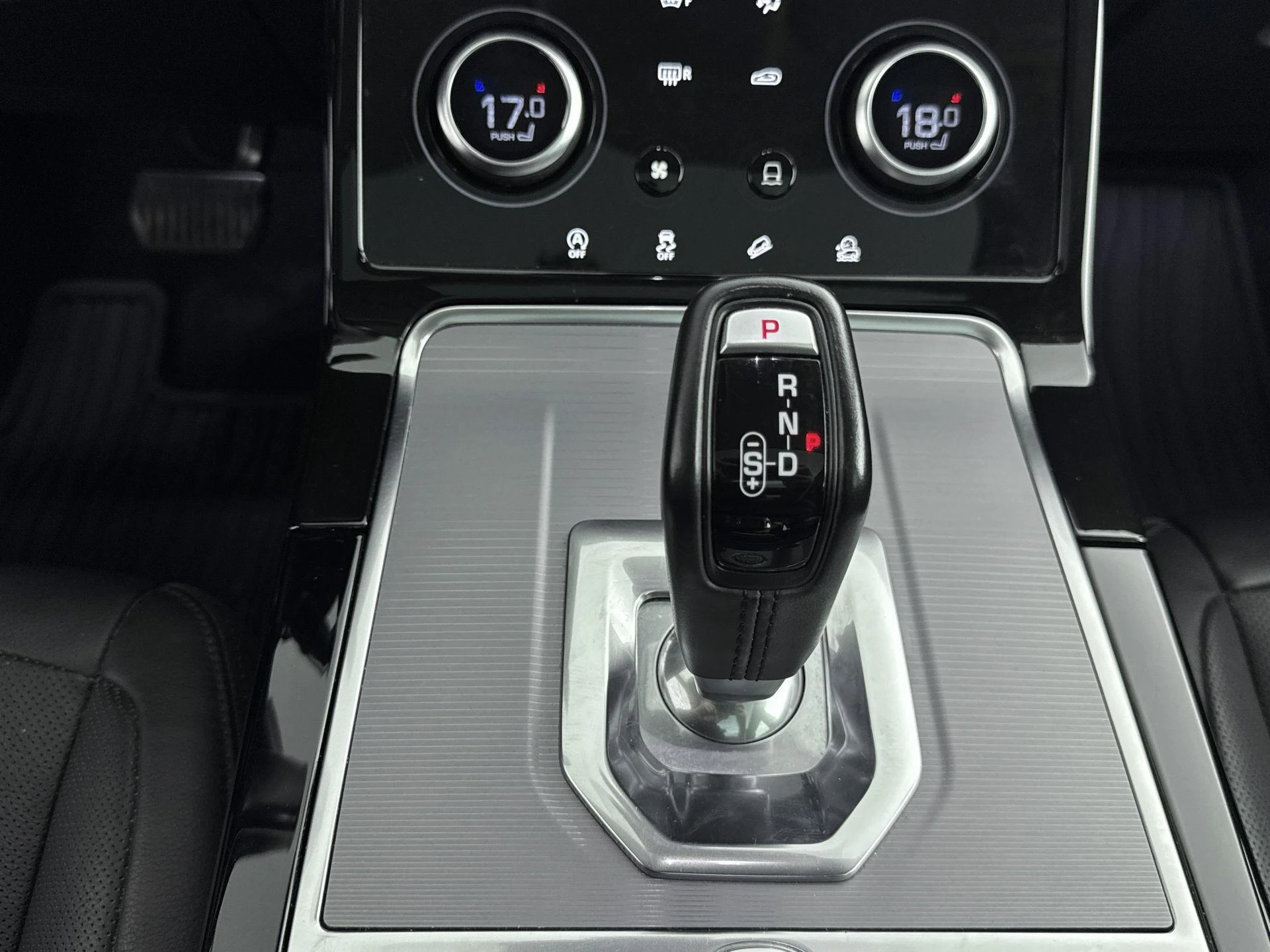 Land Rover-Range Rover Evoque-image-13