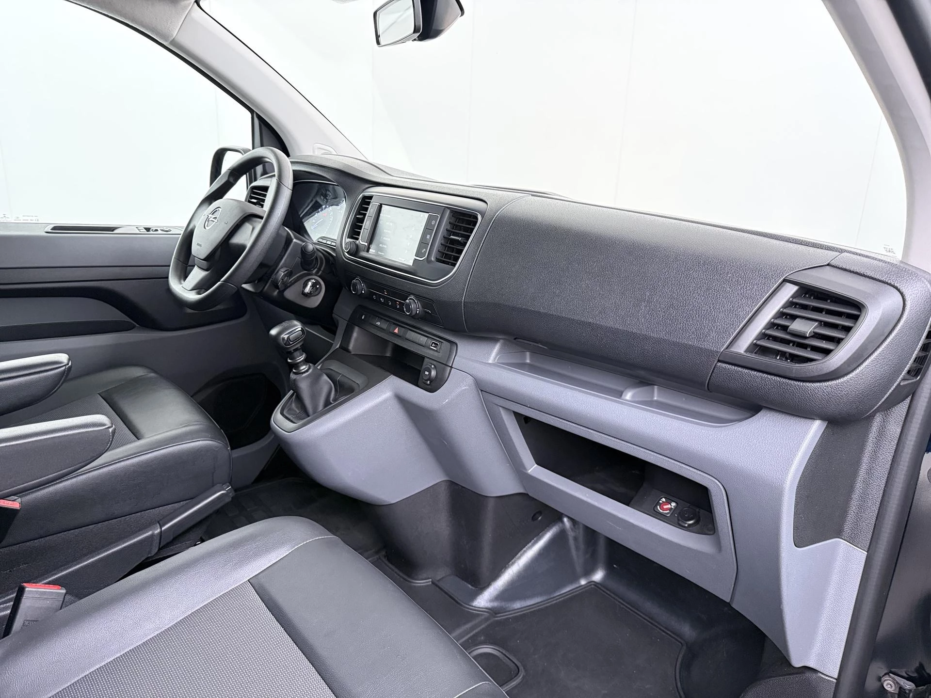 Opel-Vivaro-image-22