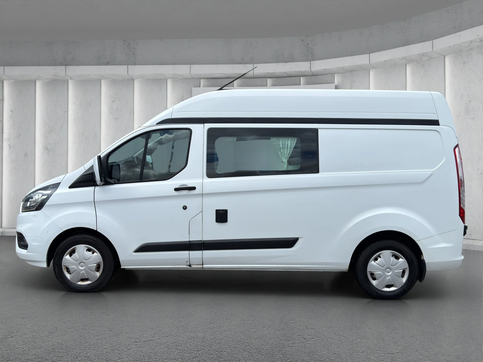 Ford-Transit Custom-image-1