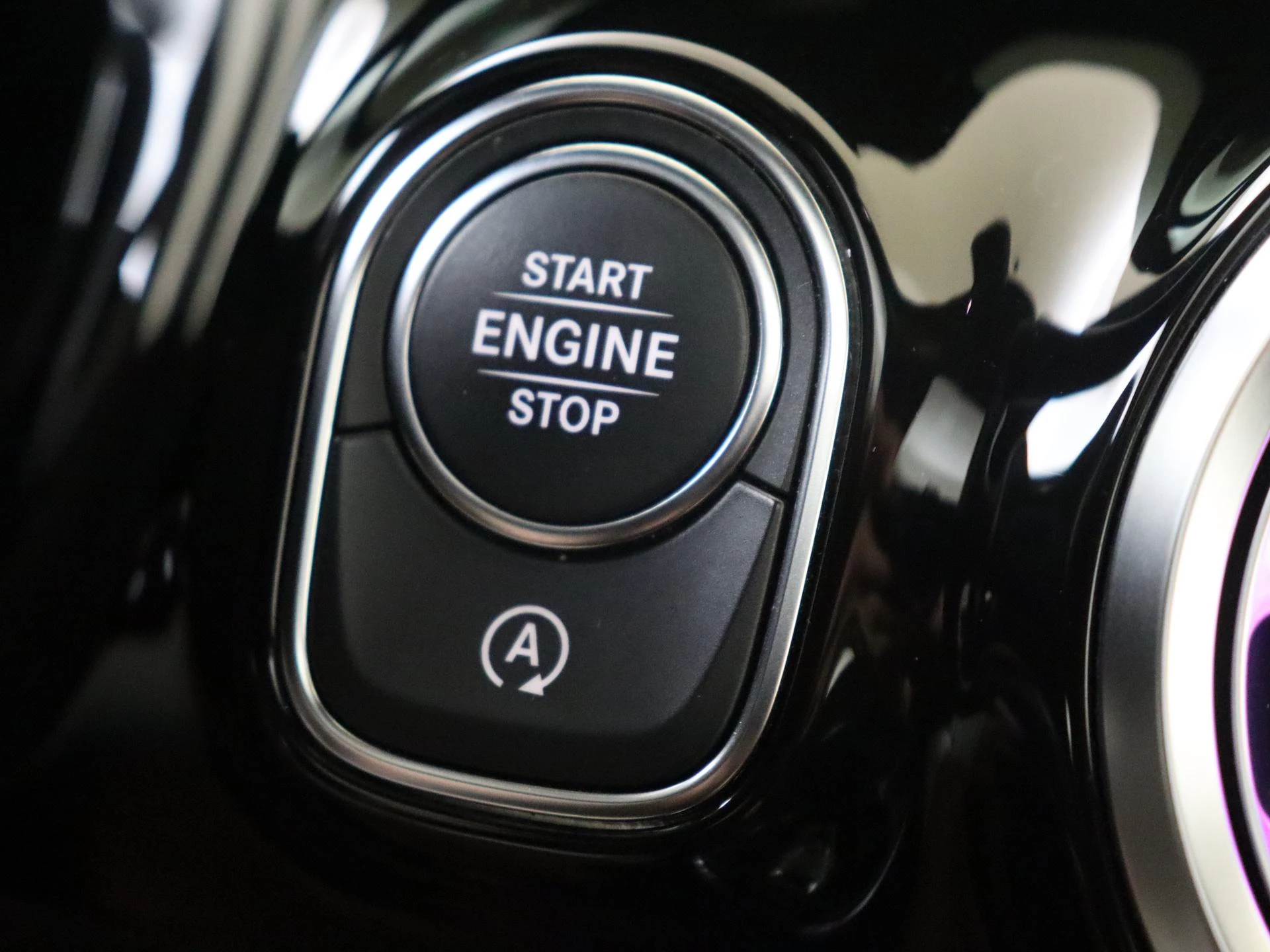 Mercedes-Benz-GLA-image-23