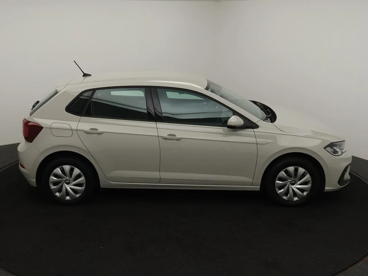 Volkswagen-Polo-image-2