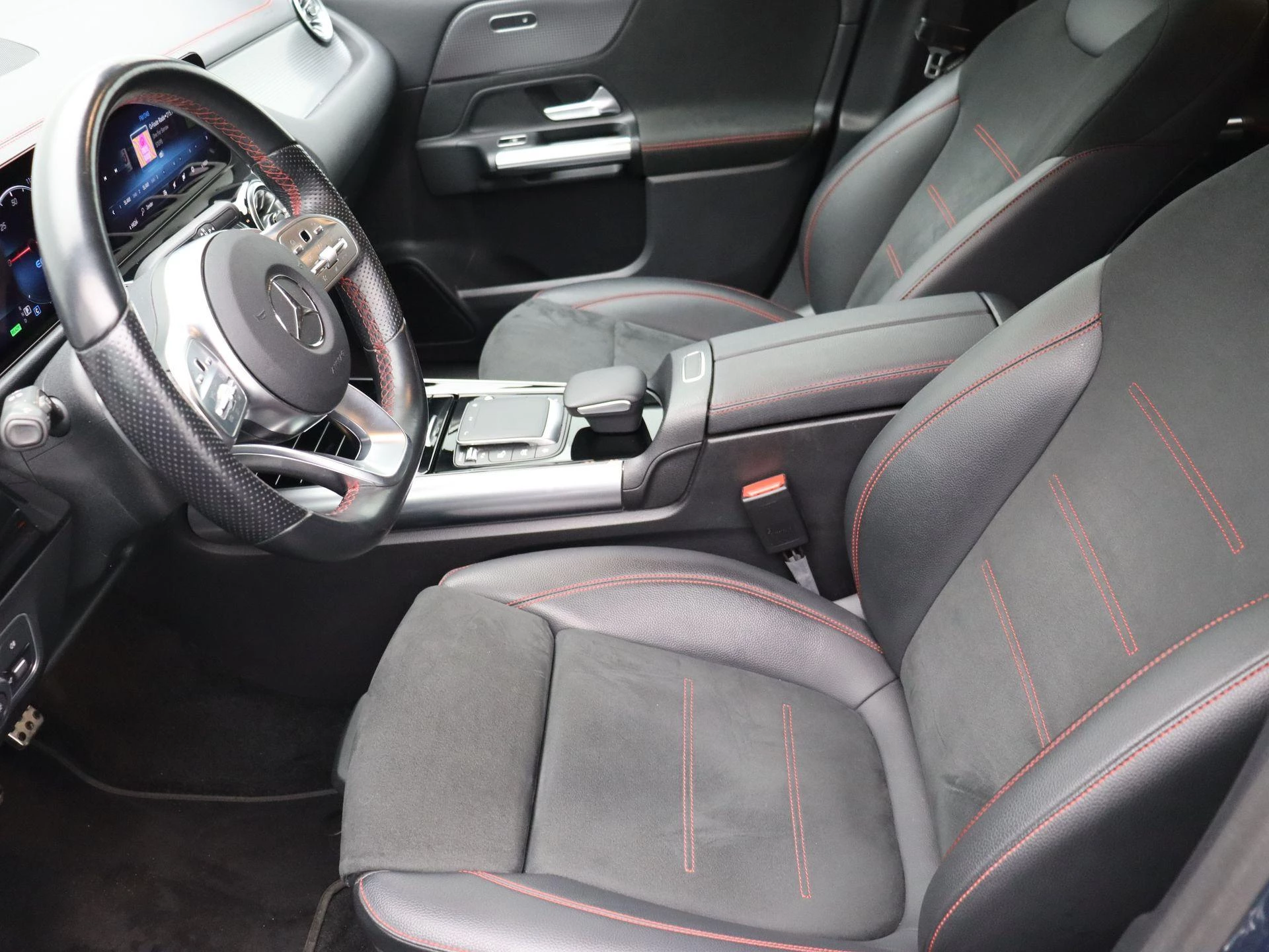 Mercedes-Benz EQA 250 AMG Line + TREKHAAK + KEY LESS + CAMERA +