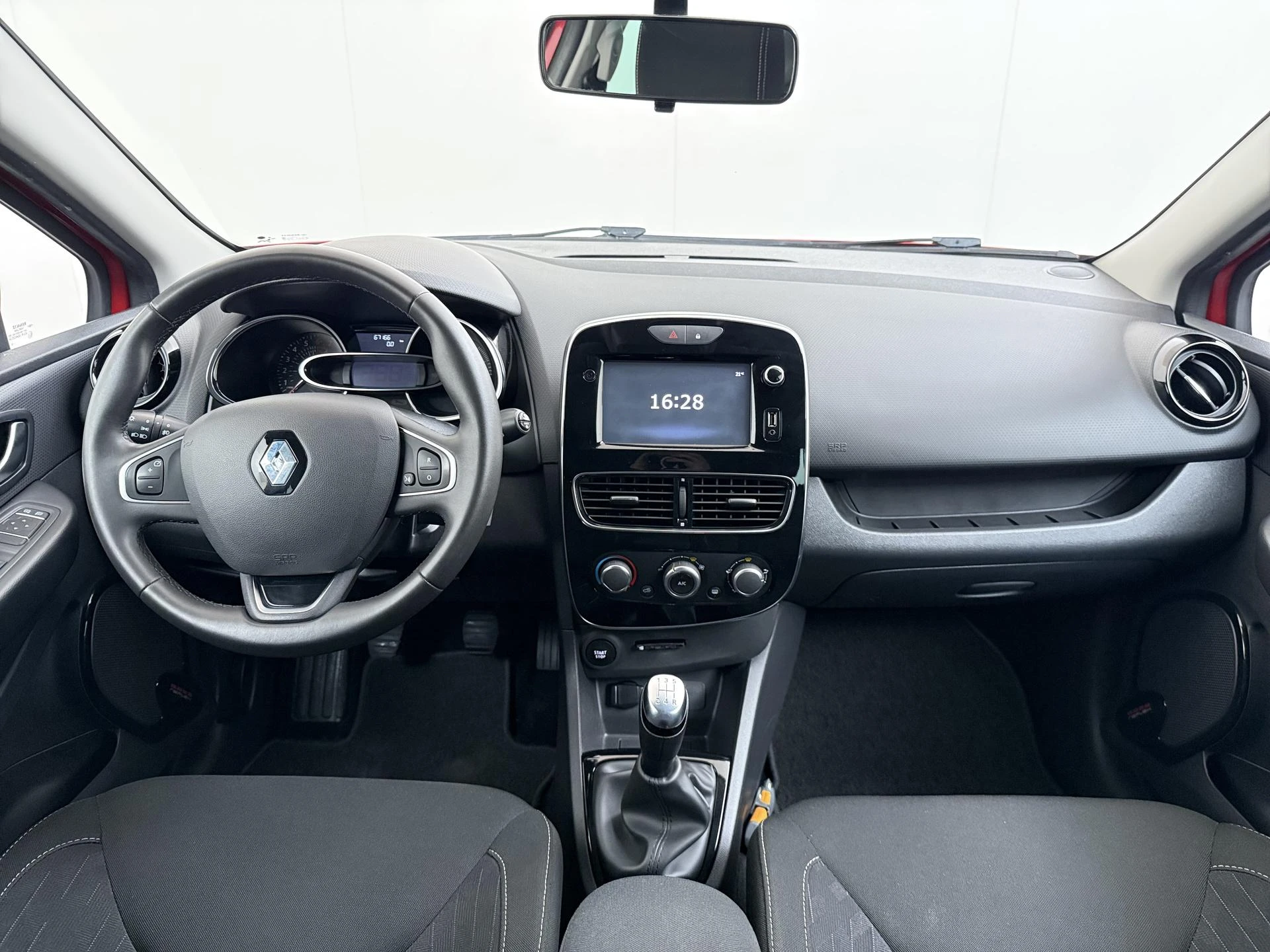 Renault-Clio-image-18