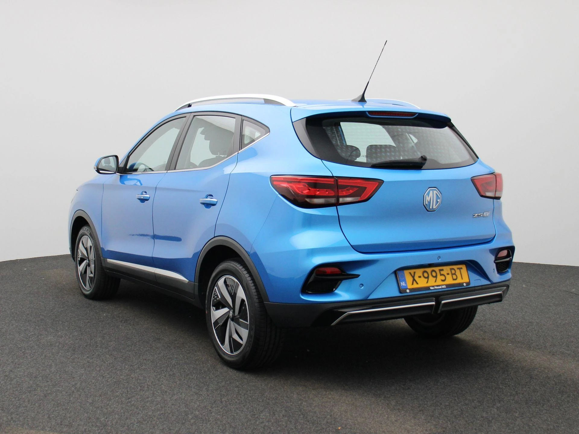 MG-ZS EV-image-1