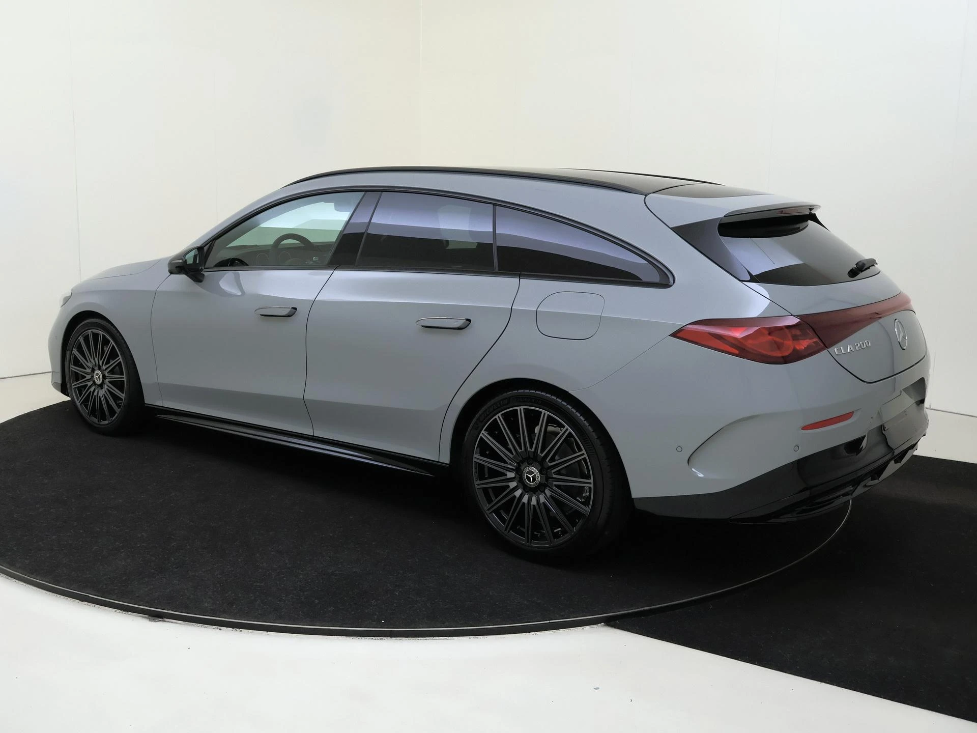 Mercedes-Benz-CLA-image-2