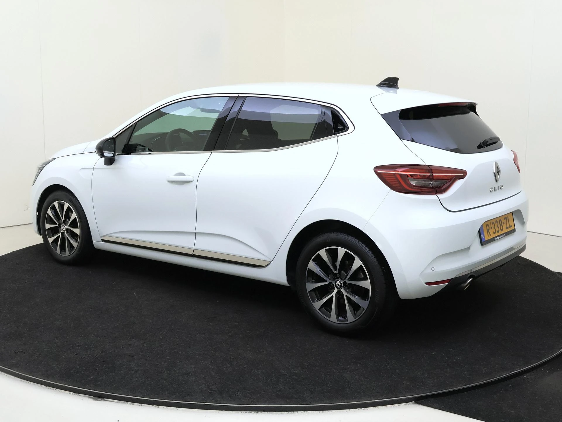 Renault-Clio-image-2
