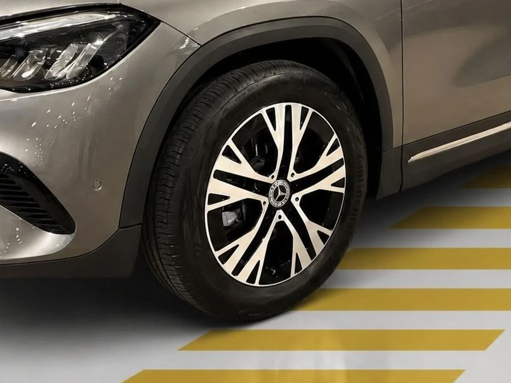 Mercedes-Benz-GLA 200 d-image-5