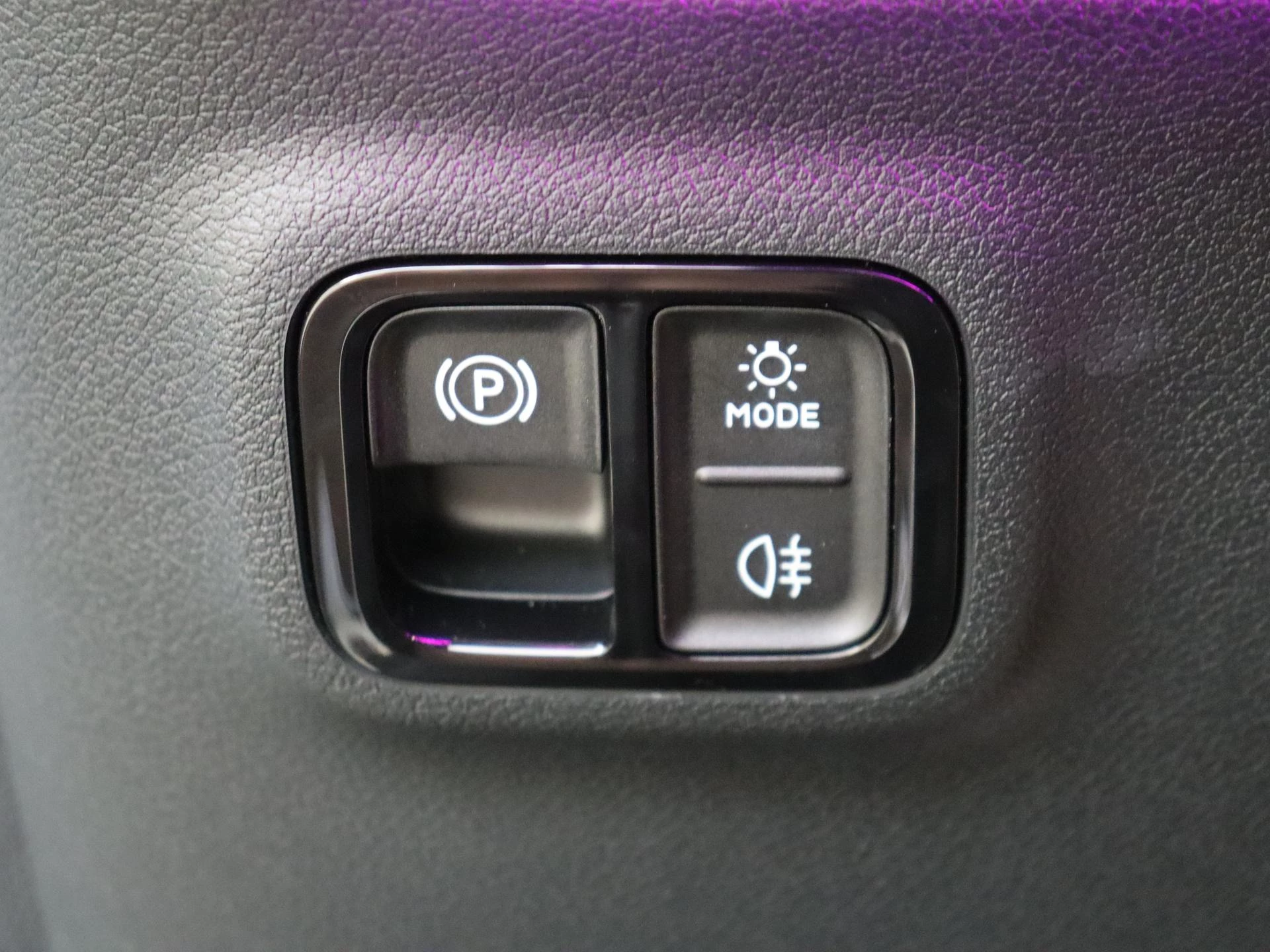 Mercedes-Benz-CLA-image-24